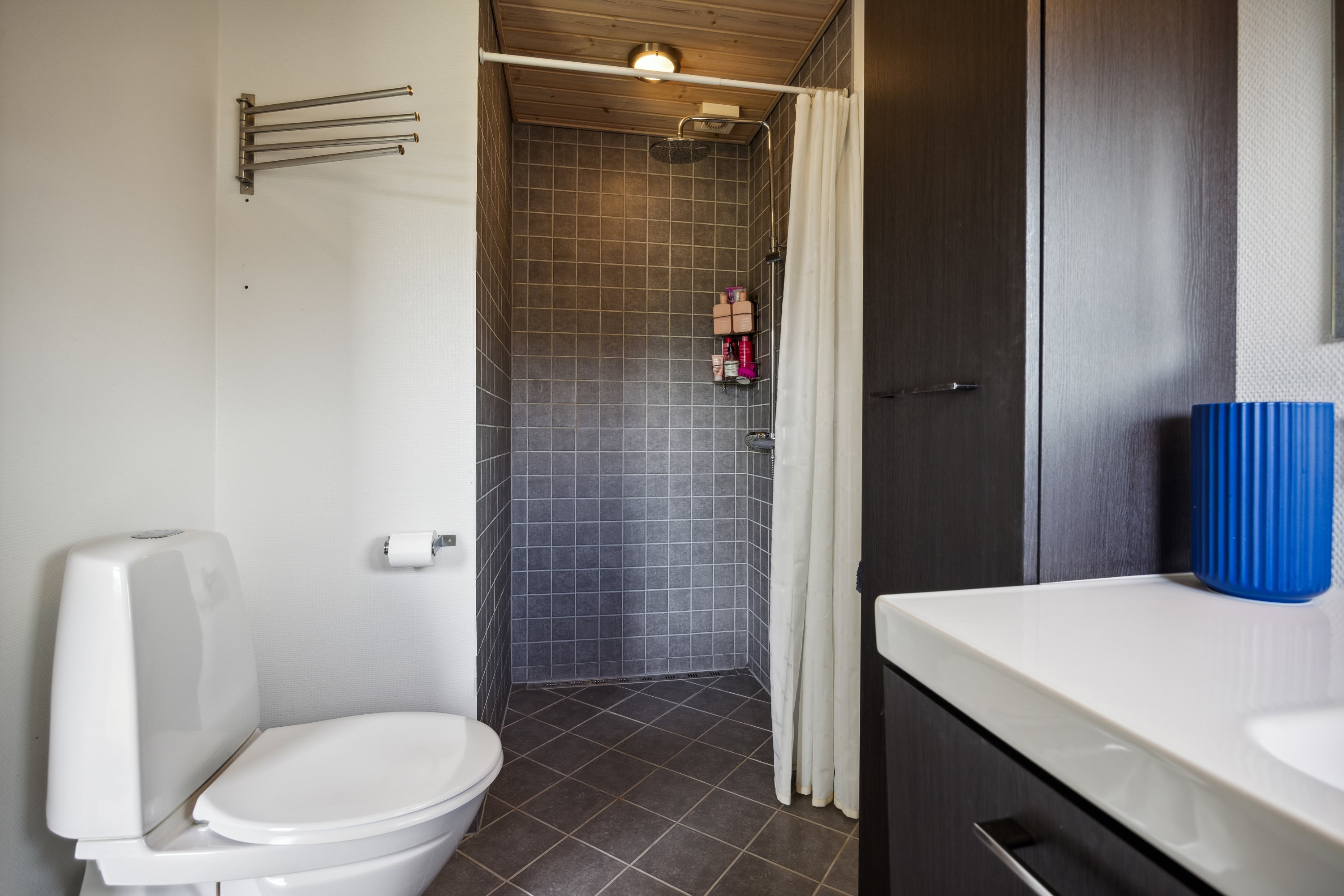 Fremhævet badeværelse billede i fuldskærmstilstand. Billede af Nøddevej 39, Stae, 9310 Vodskov