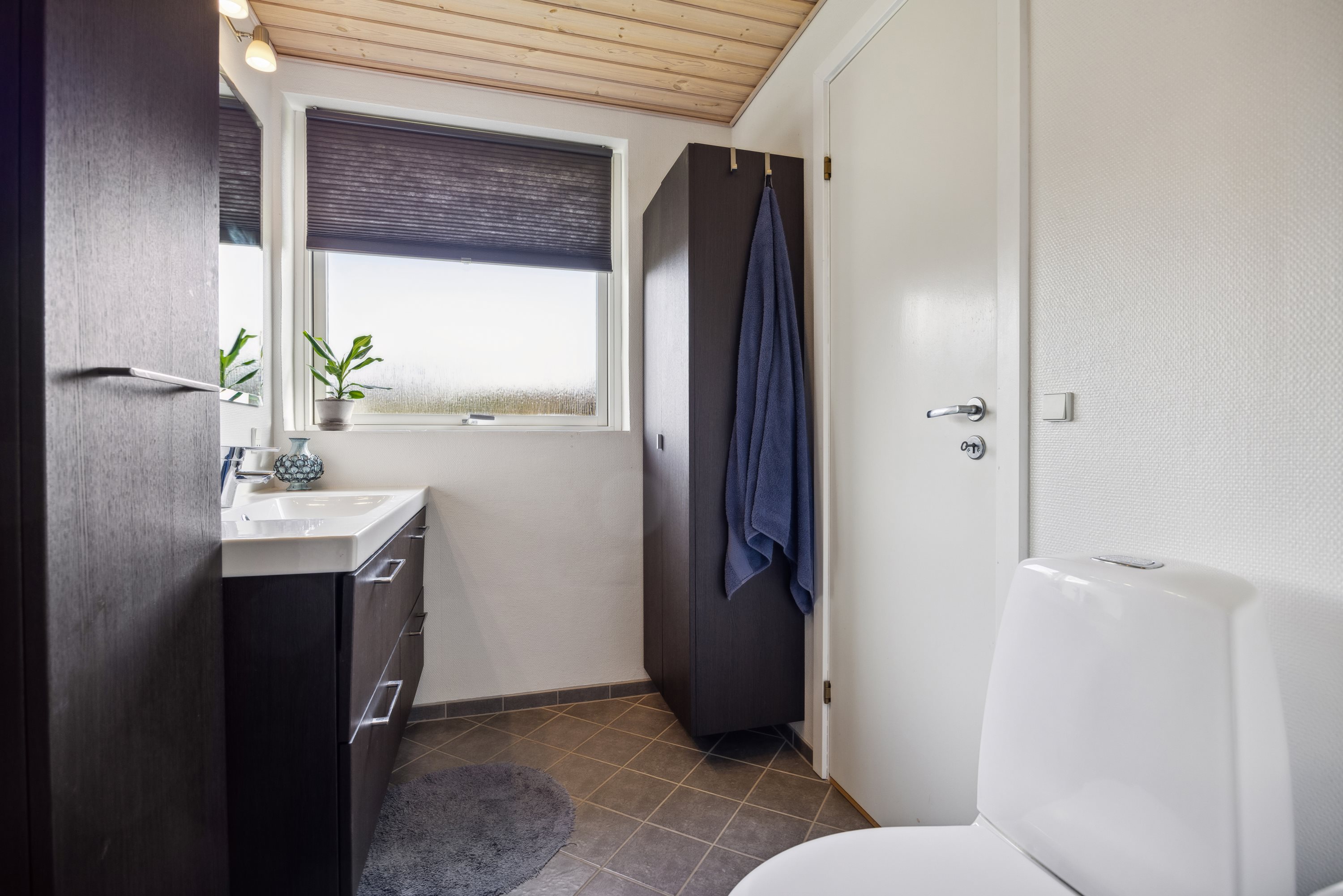 Fremhævet badeværelse billede i fuldskærmstilstand. Billede af Nøddevej 39, Stae, 9310 Vodskov