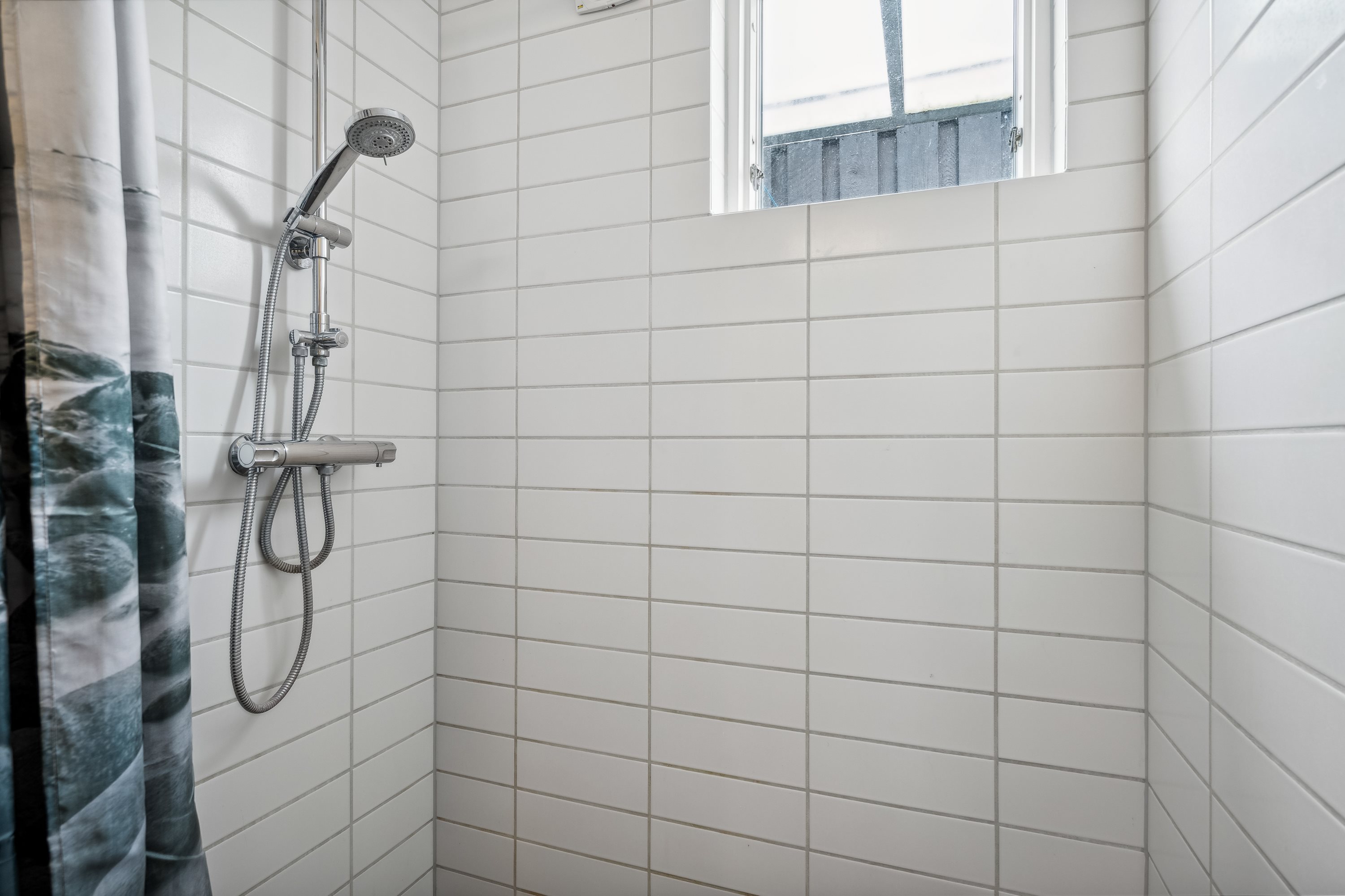 Fremhævet badeværelse billede i fuldskærmstilstand. Billede af Øerkrogvejen 2, 656., 8400 Ebeltoft