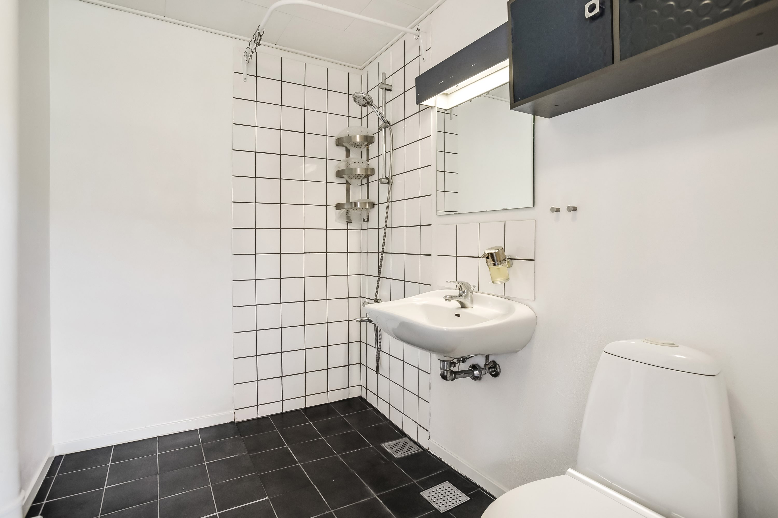 Fremhævet badeværelse billede i fuldskærmstilstand. Billede af Sortebr. Kirke Stræde 7, 8800 Viborg