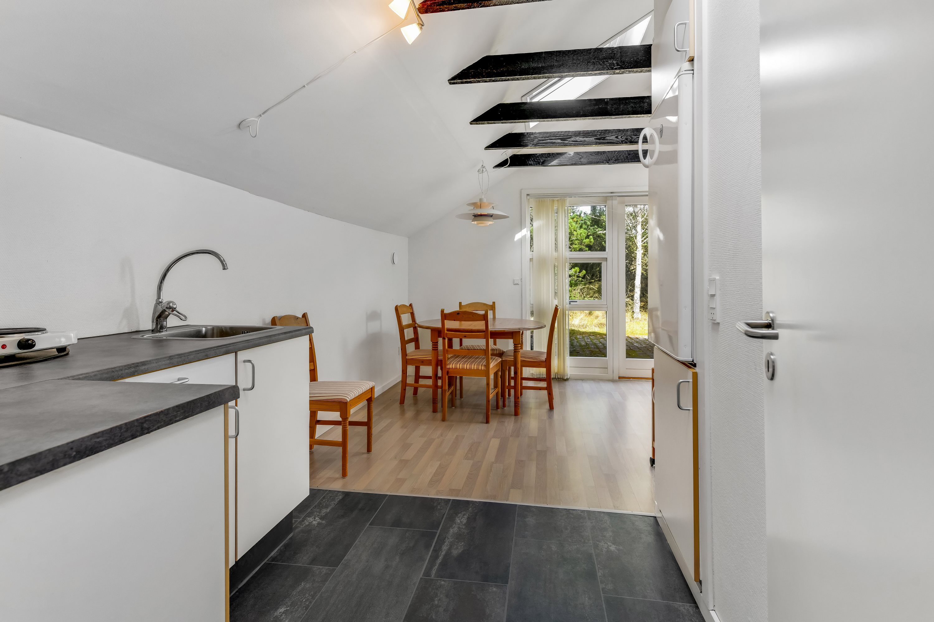 Fremhævet køkken billede i fuldskærmstilstand. Billede af Bjergvej 24, 6857 Blåvand