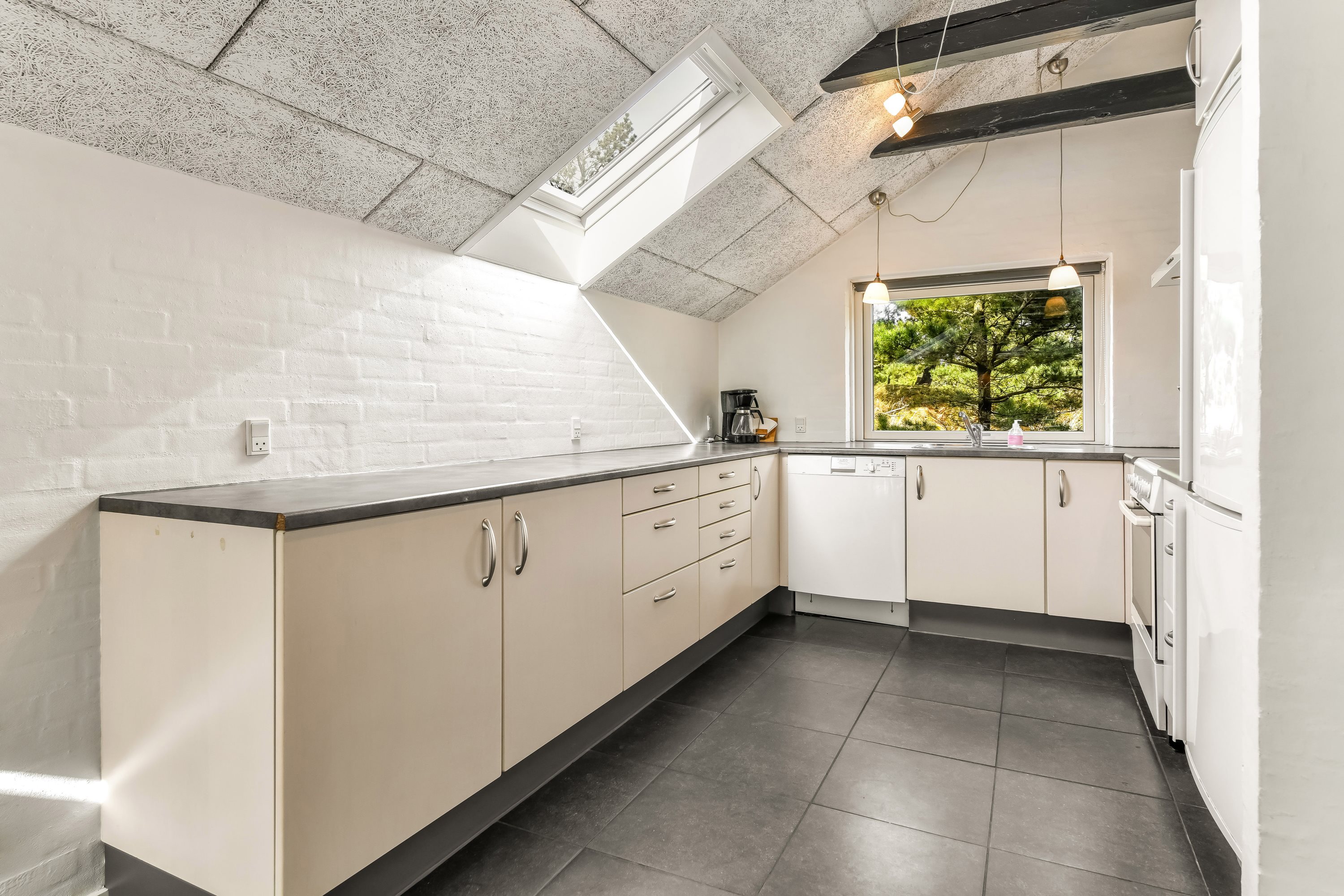 Fremhævet køkken billede i fuldskærmstilstand. Billede af Bjergvej 24, 6857 Blåvand