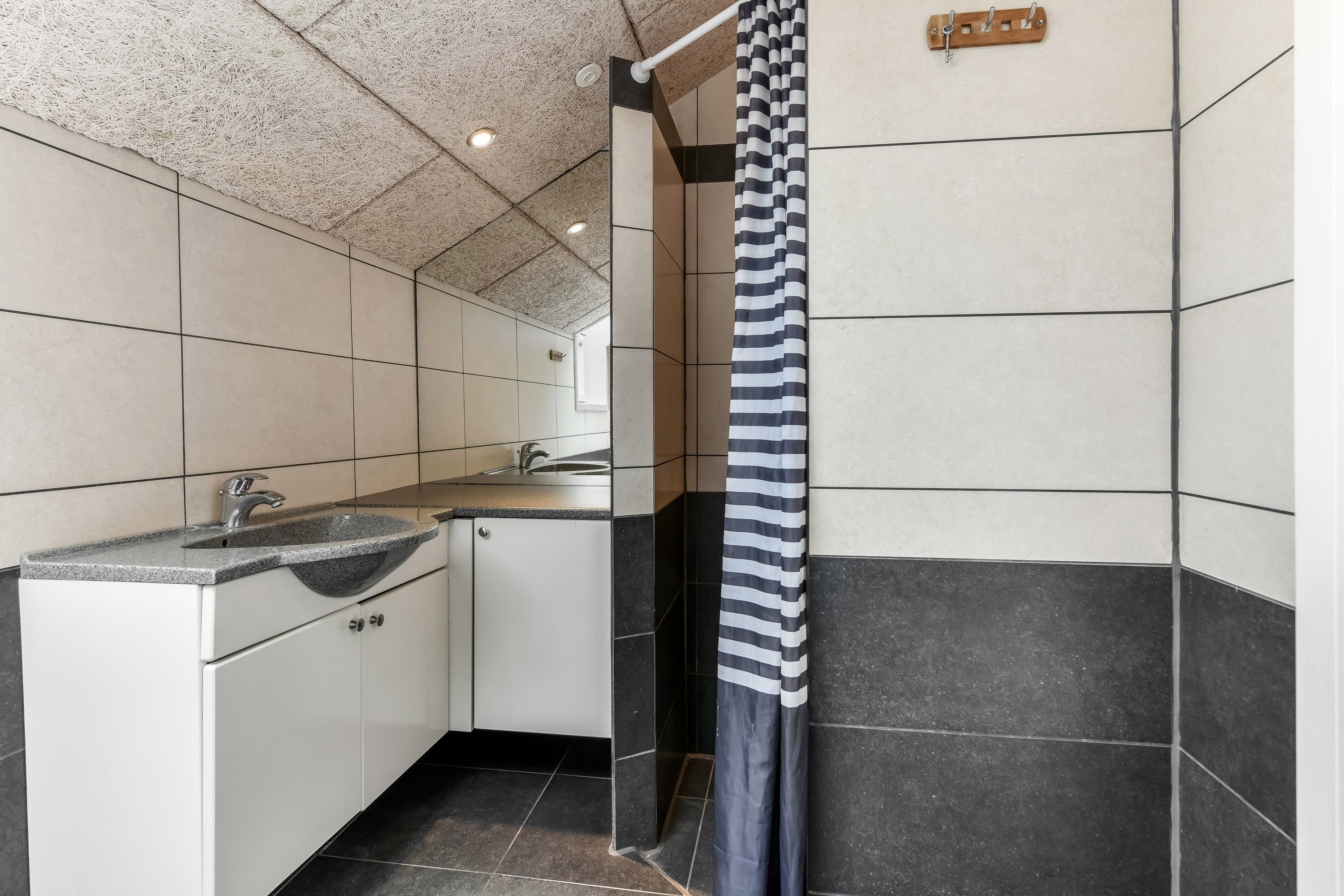 Fremhævet badeværelse billede i fuldskærmstilstand. Billede af Bjergvej 24, 6857 Blåvand