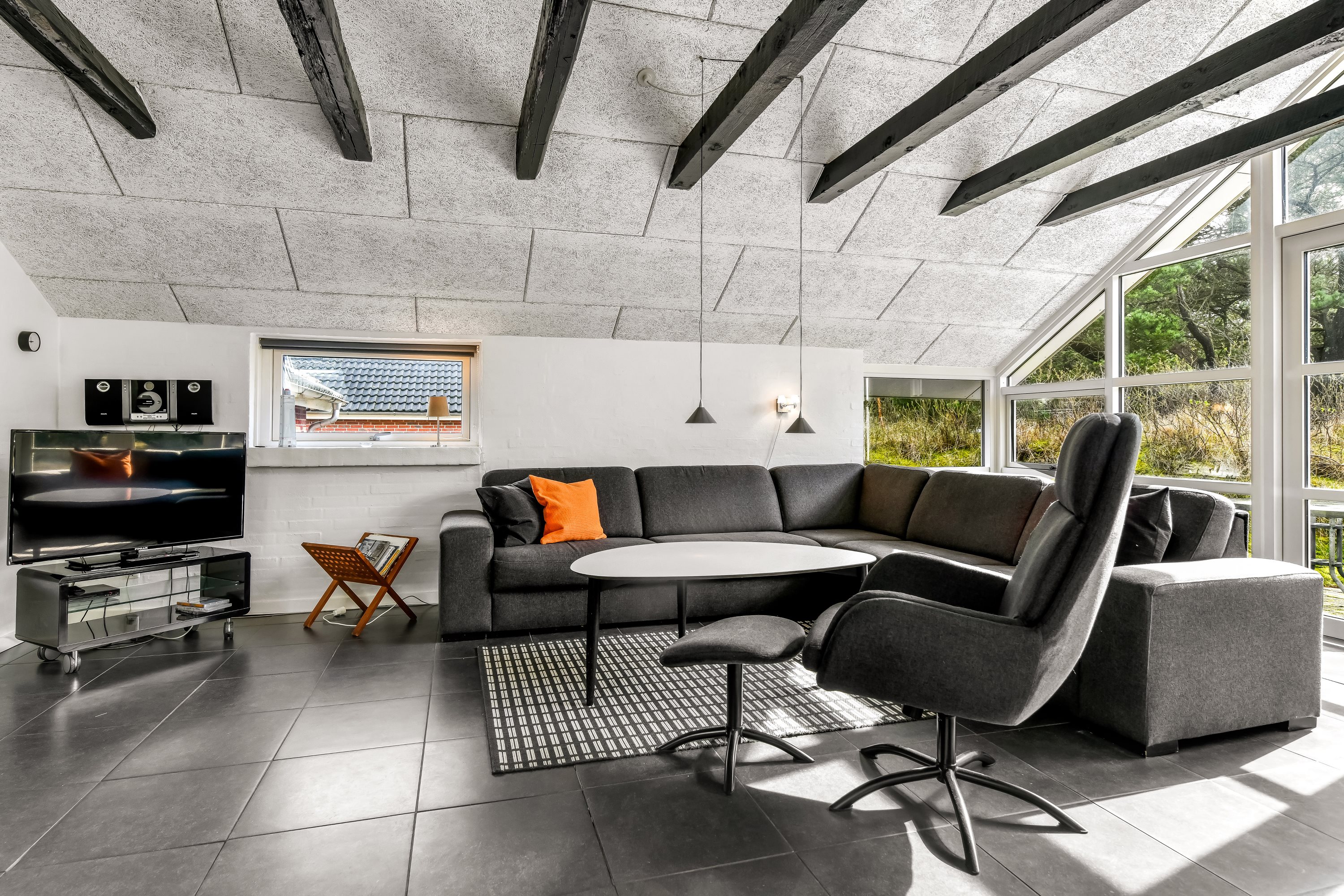 Fremhævet stue billede i fuldskærmstilstand. Billede af Bjergvej 24, 6857 Blåvand