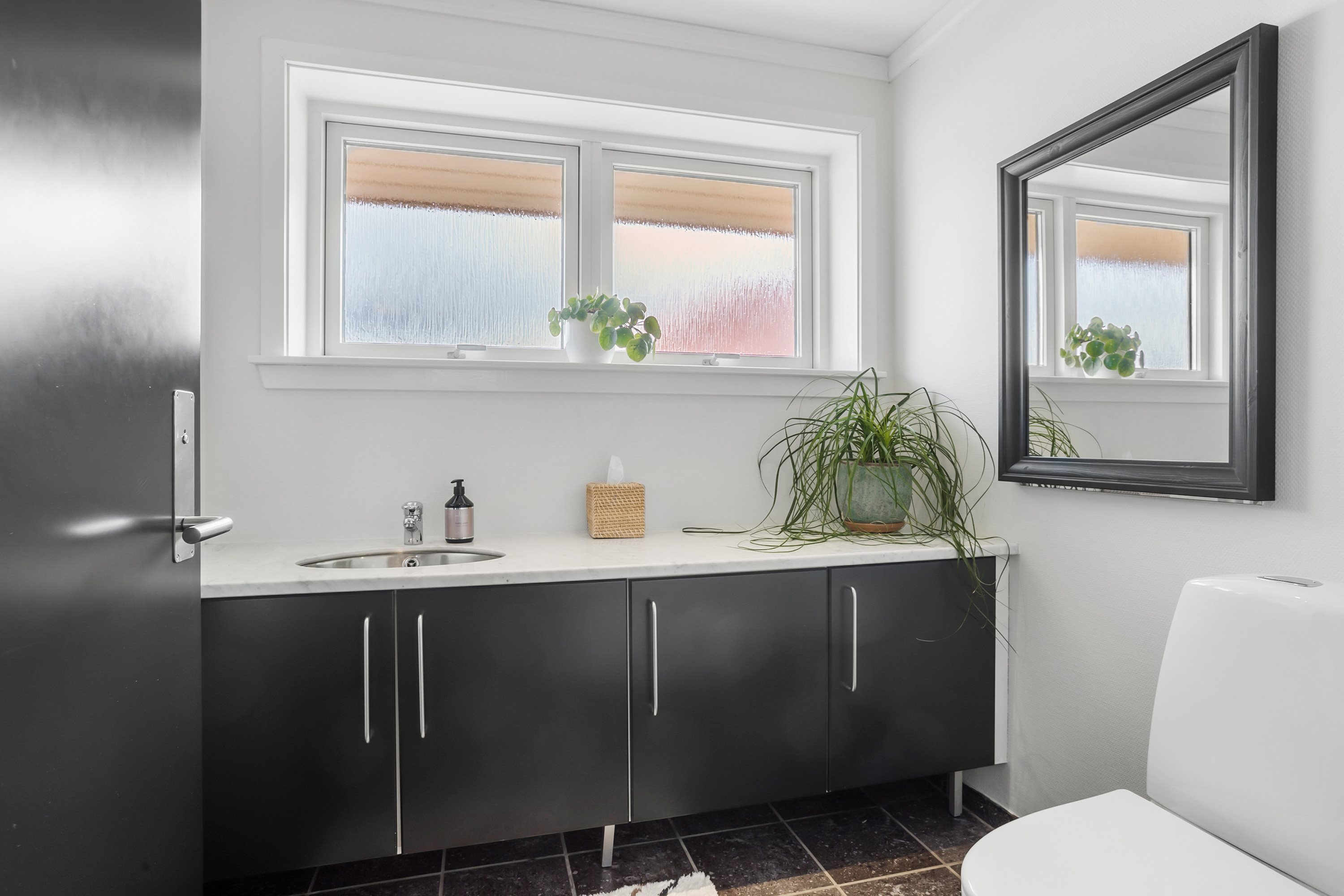 Fremhævet toilet billede i fuldskærmstilstand. Billede af Vangevej 15, Askov, 6600 Vejen