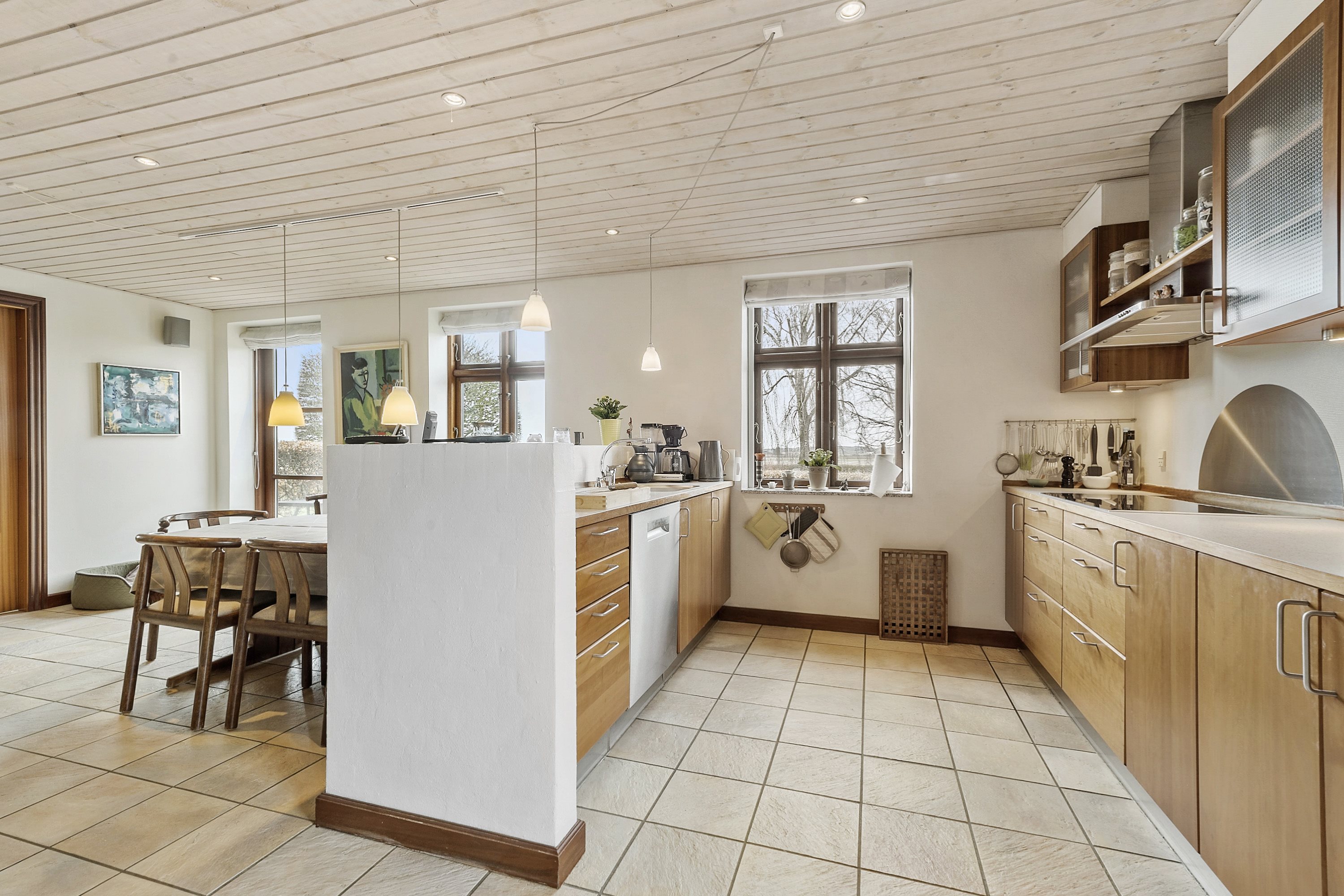 Fremhævet køkken billede i fuldskærmstilstand. Billede af Mosbjergvej 5, Gangsted, 8732 Hovedgård