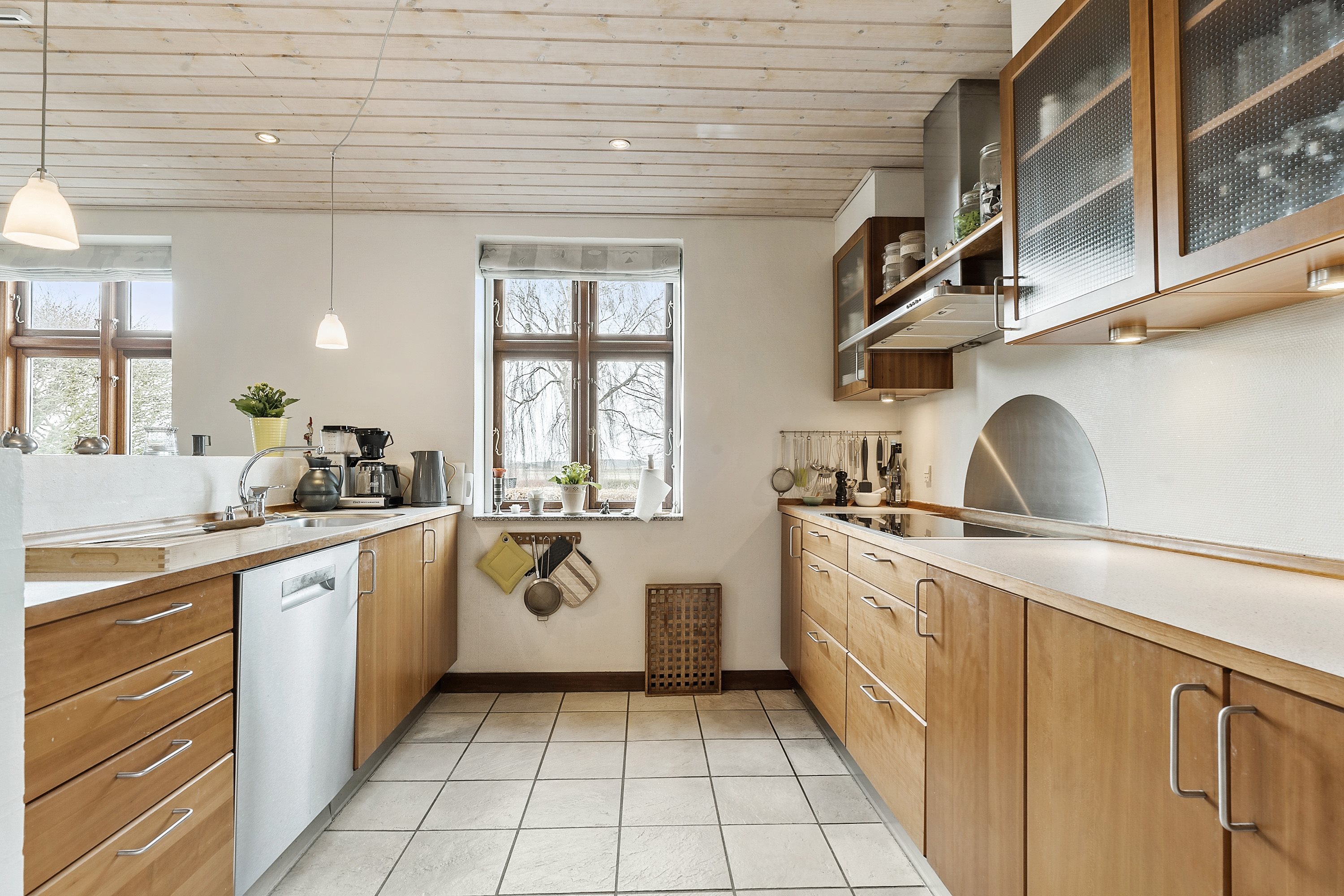 Fremhævet køkken billede i fuldskærmstilstand. Billede af Mosbjergvej 5, Gangsted, 8732 Hovedgård