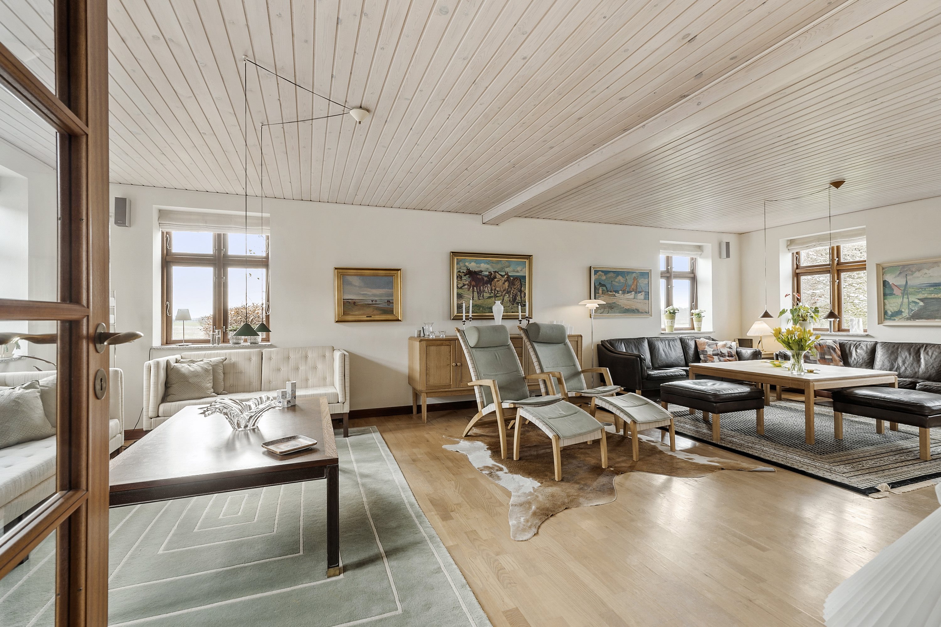 Fremhævet stue billede i fuldskærmstilstand. Billede af Mosbjergvej 5, Gangsted, 8732 Hovedgård