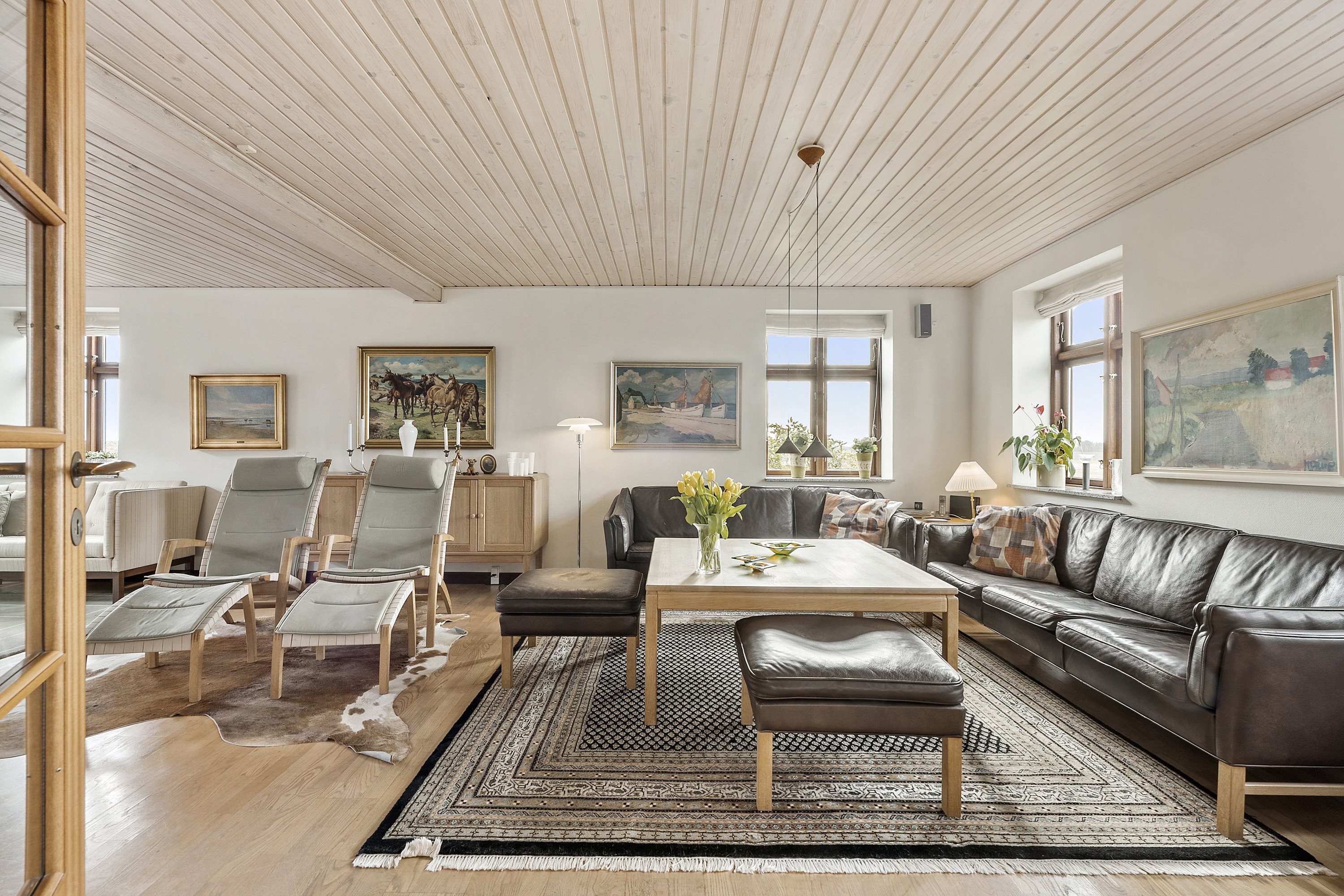 Fremhævet stue billede i fuldskærmstilstand. Billede af Mosbjergvej 5, Gangsted, 8732 Hovedgård