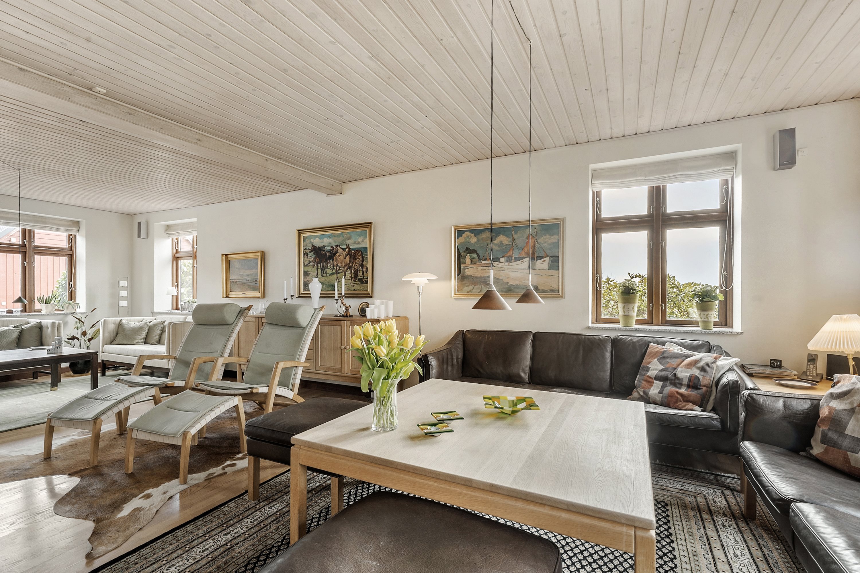 Fremhævet stue billede i fuldskærmstilstand. Billede af Mosbjergvej 5, Gangsted, 8732 Hovedgård