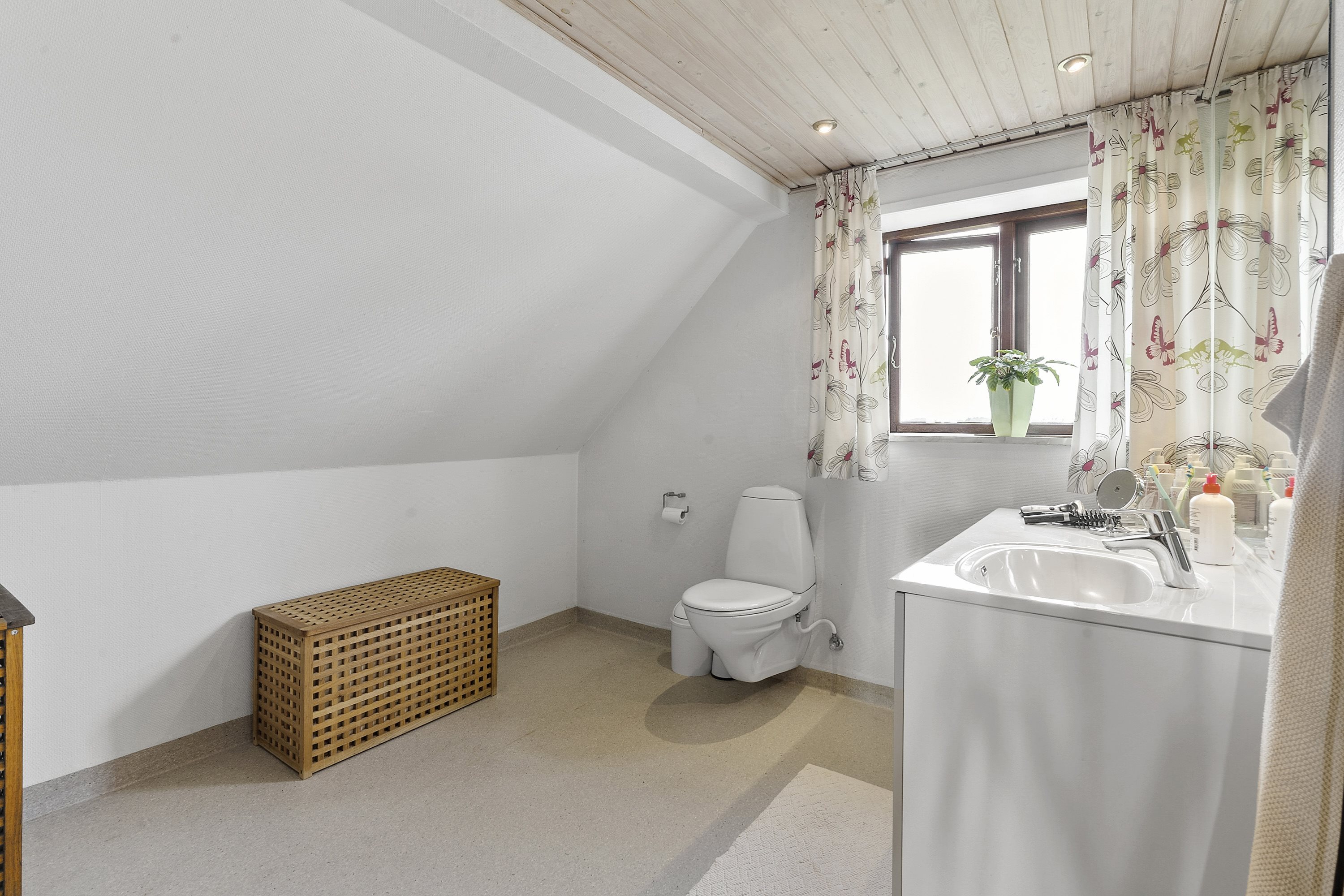 Fremhævet badeværelse billede i fuldskærmstilstand. Billede af Mosbjergvej 5, Gangsted, 8732 Hovedgård