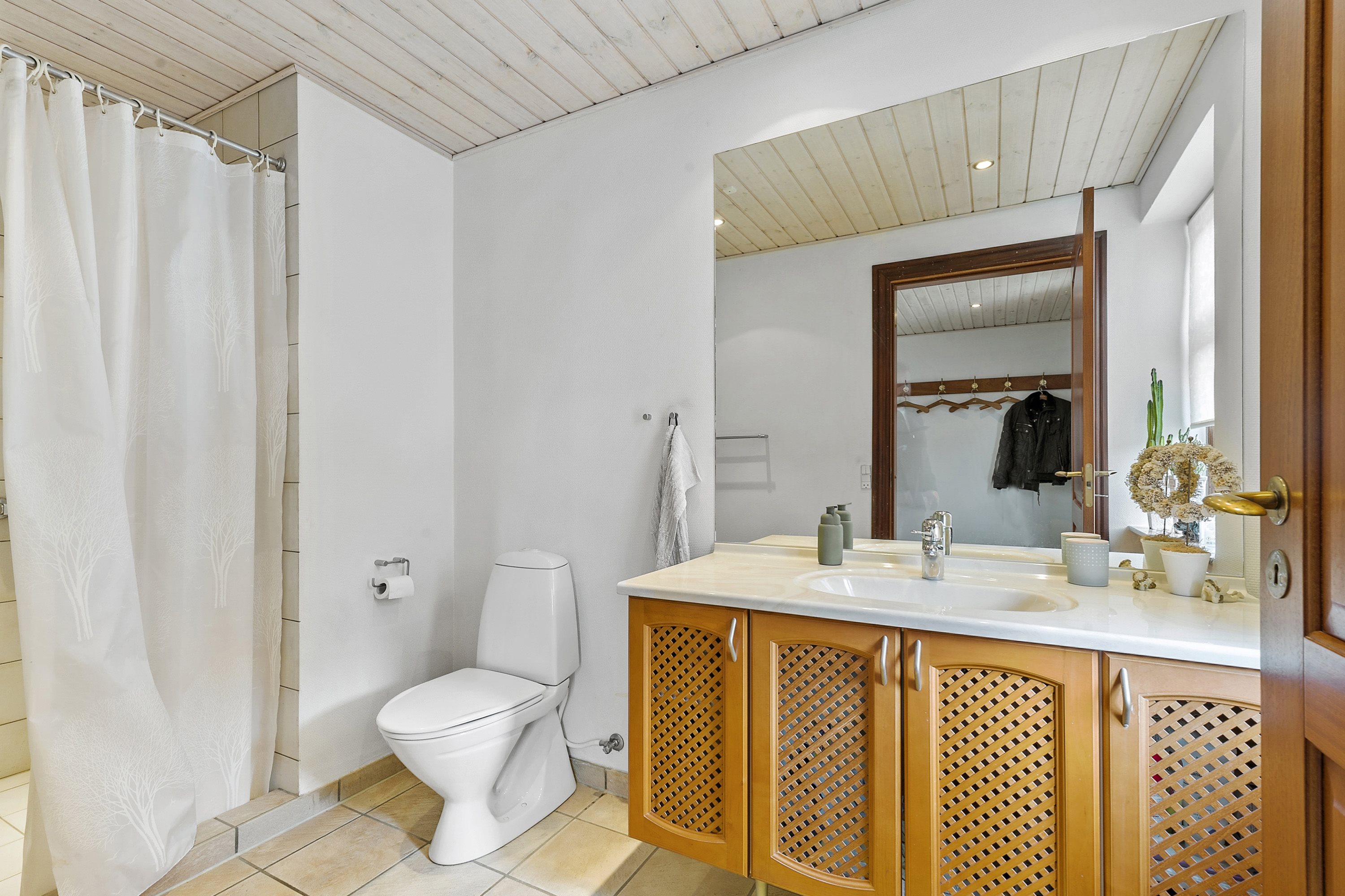 Fremhævet badeværelse billede i fuldskærmstilstand. Billede af Mosbjergvej 5, Gangsted, 8732 Hovedgård