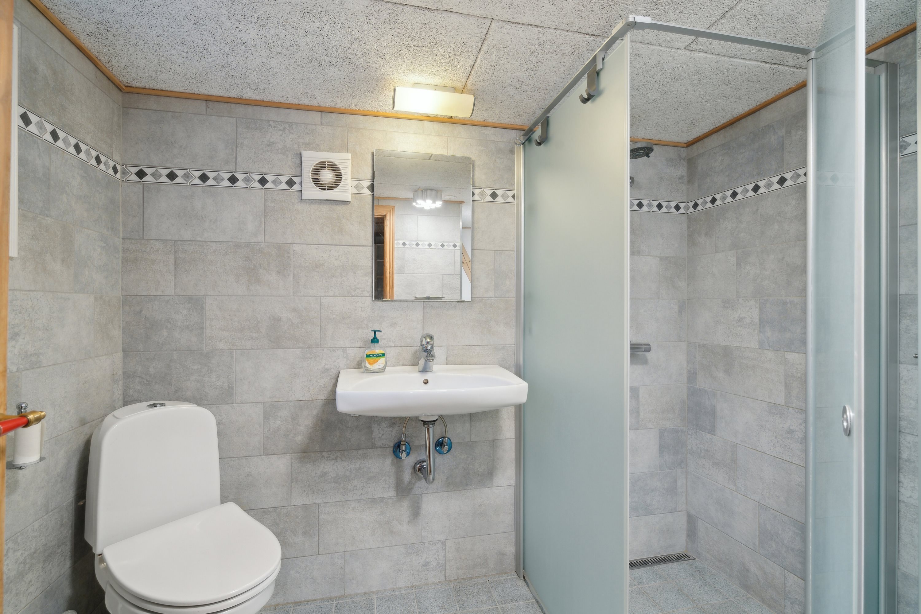 Fremhævet badeværelse billede i fuldskærmstilstand. Billede af Dræbyvej 11, 5330 Munkebo