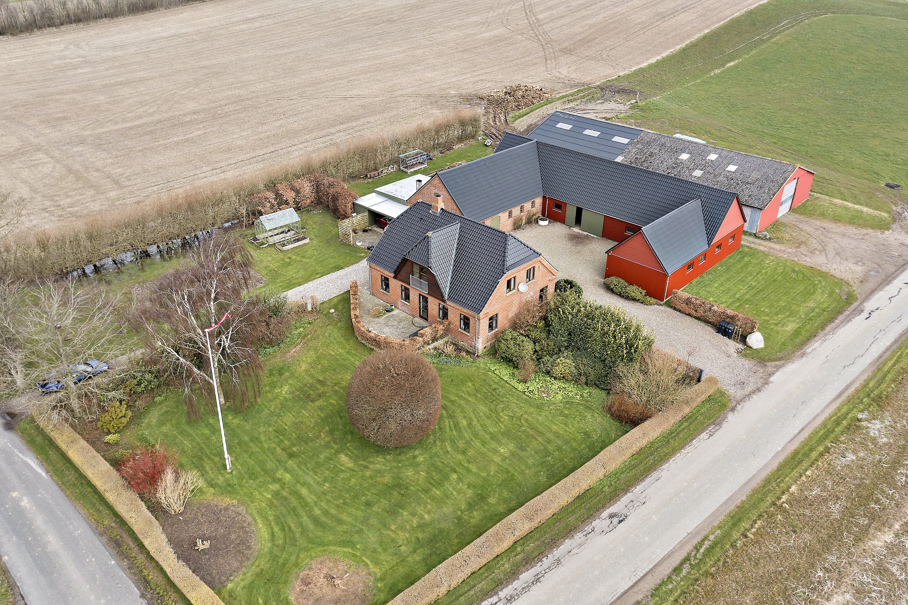 Fremhævet ejendommen billede i fuldskærmstilstand. Billede af Mosbjergvej 5, Gangsted, 8732 Hovedgård