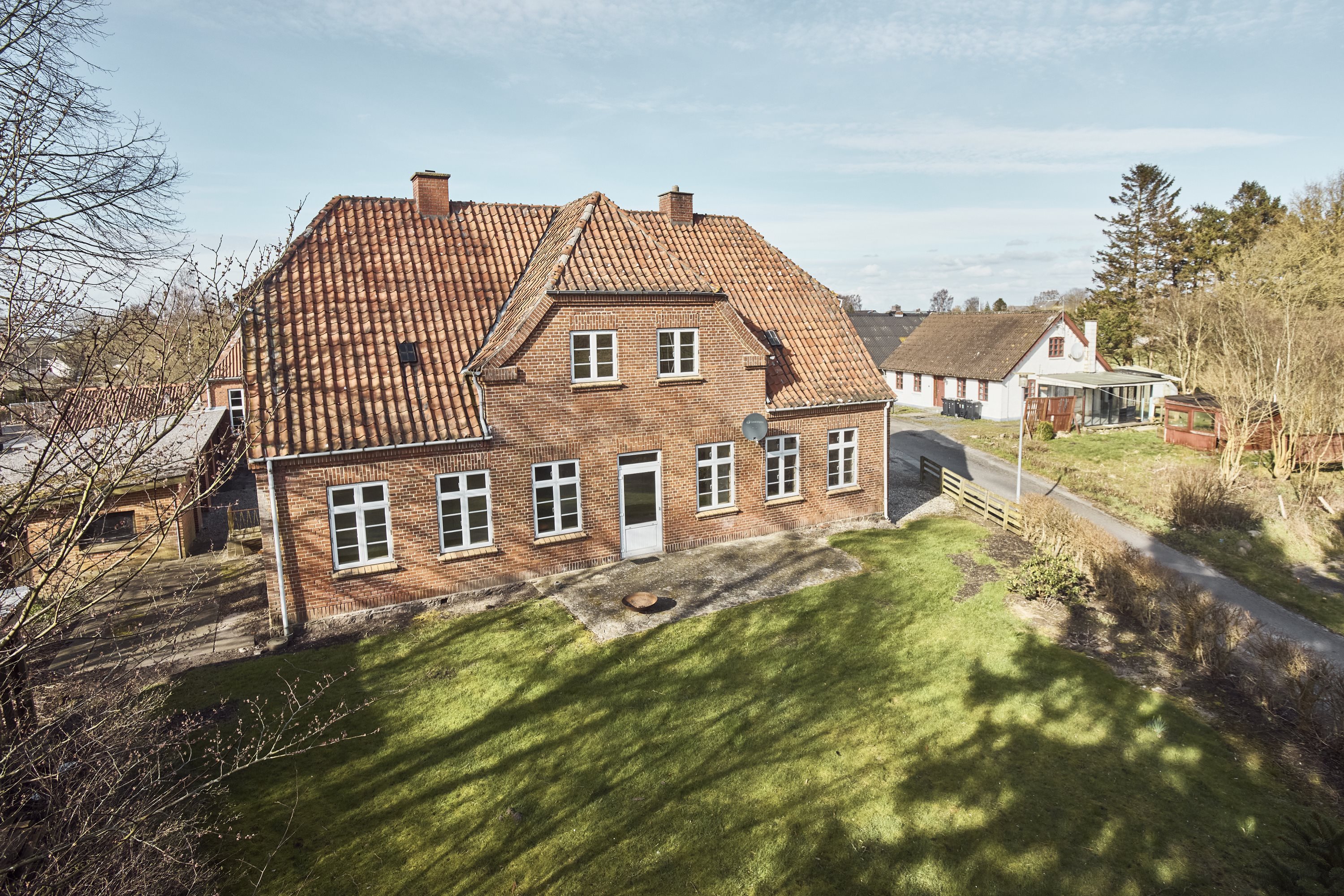 Miniaturebillede 1: ejendommen. Billede af Kirkestien 6 + 8, Kvorning, 8830 Tjele