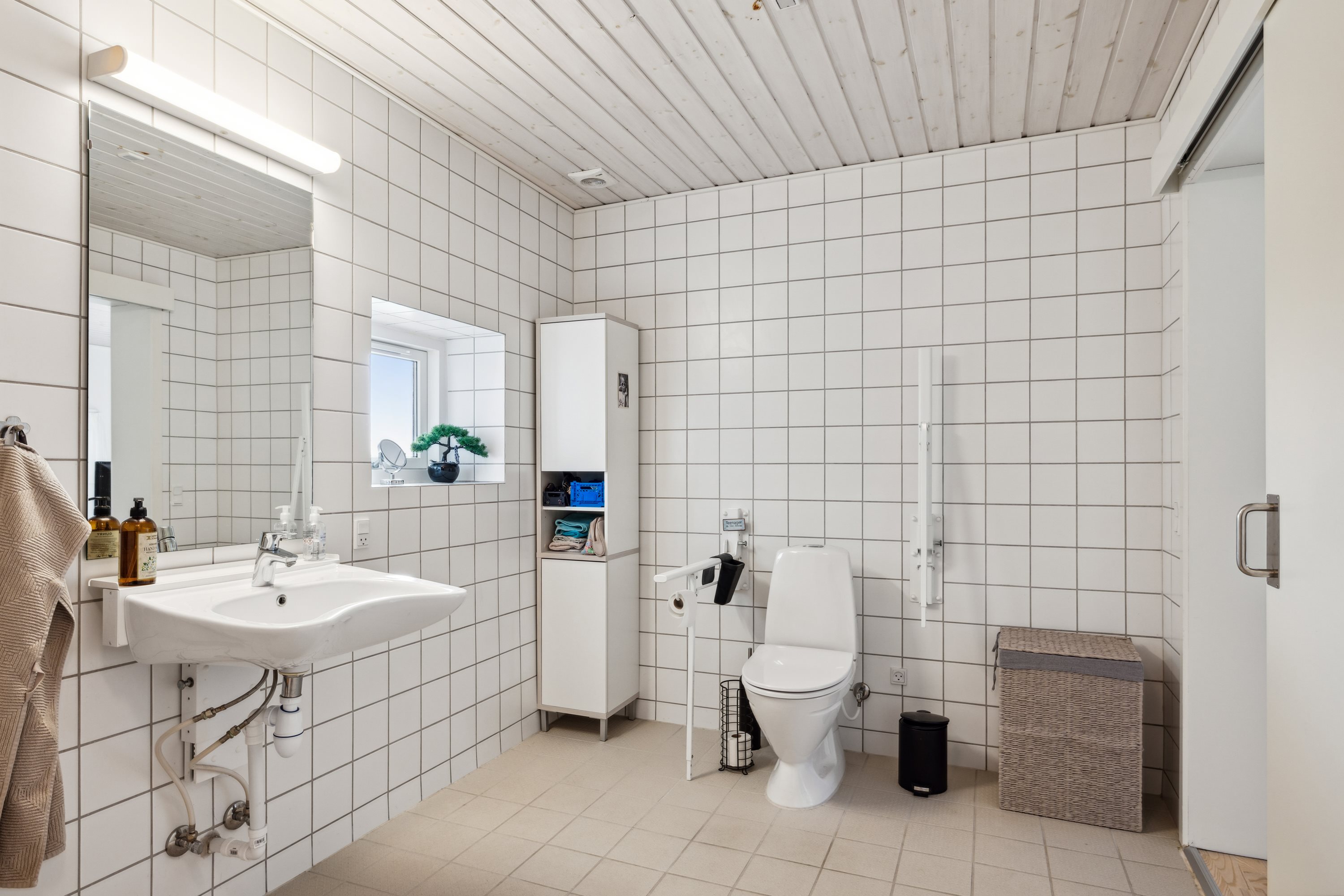 Fremhævet badeværelse billede i fuldskærmstilstand. Billede af Hovedvejen 29, Mastrup, 8586 Ørum Djurs