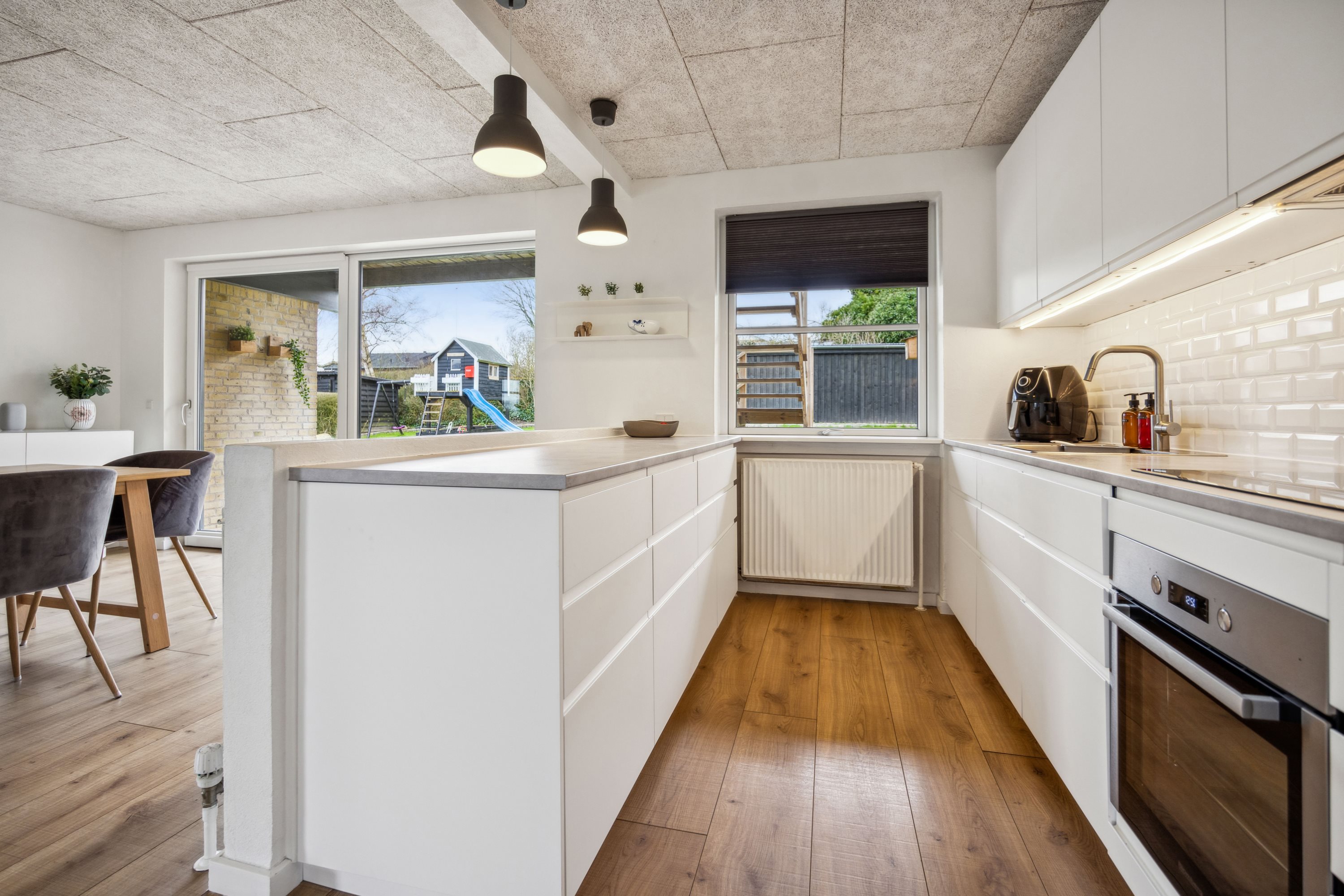 Fremhævet køkken billede i fuldskærmstilstand. Billede af Lindevej 2, 9460 Brovst