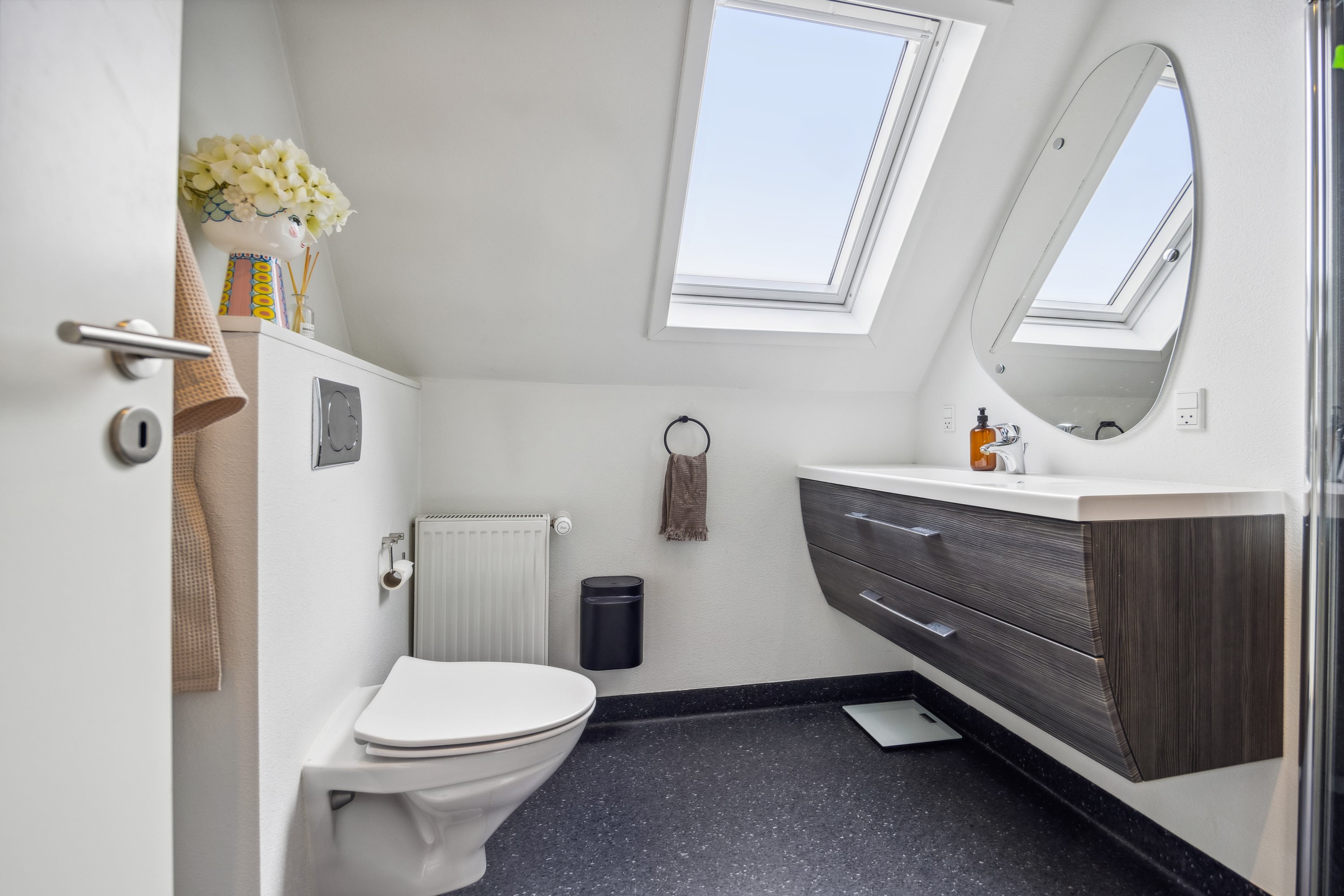 Fremhævet badeværelse billede i fuldskærmstilstand. Billede af Lindevej 2, 9460 Brovst