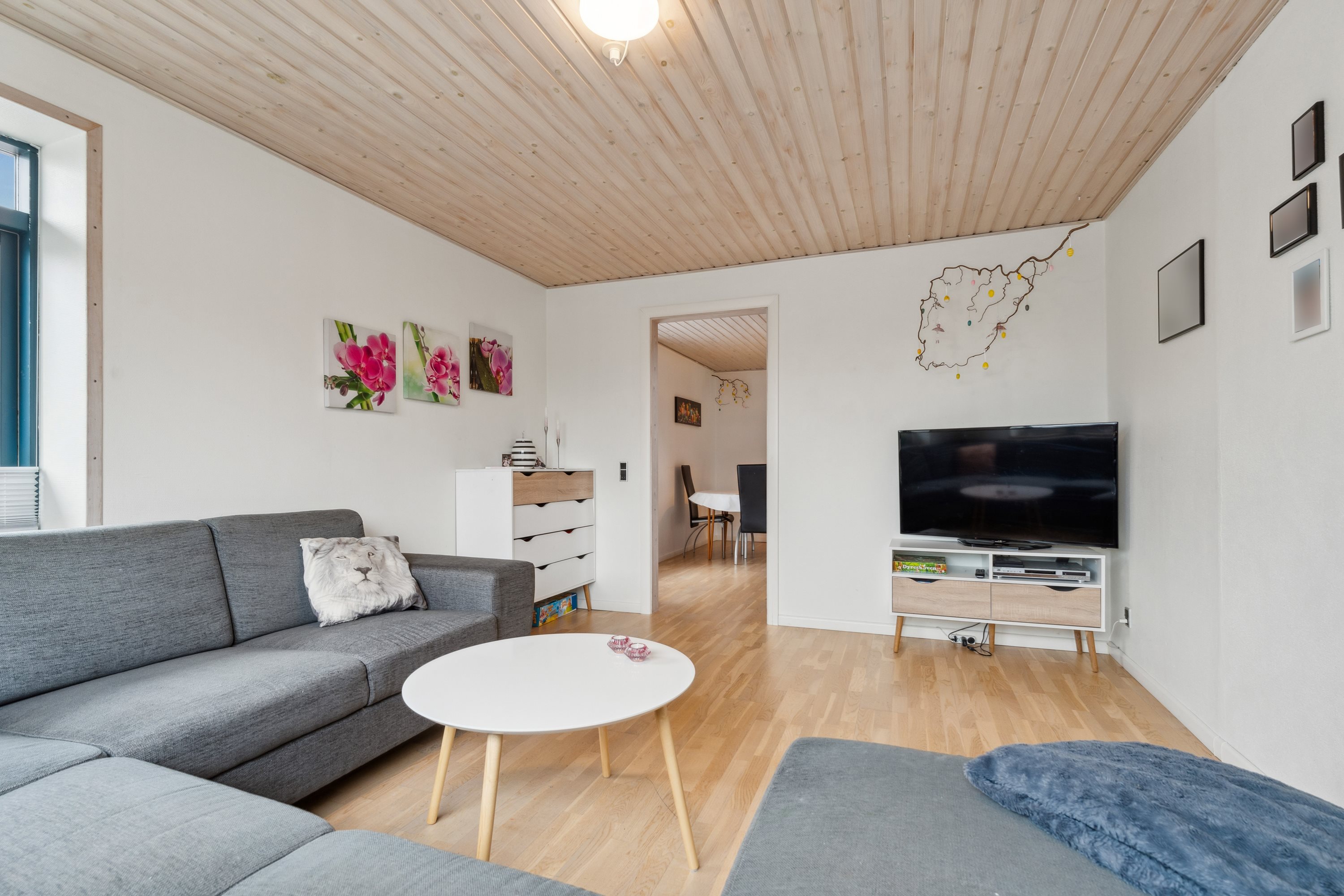 Fremhævet stue billede i fuldskærmstilstand. Billede af Brandstrupvej 12, 8840 Rødkærsbro