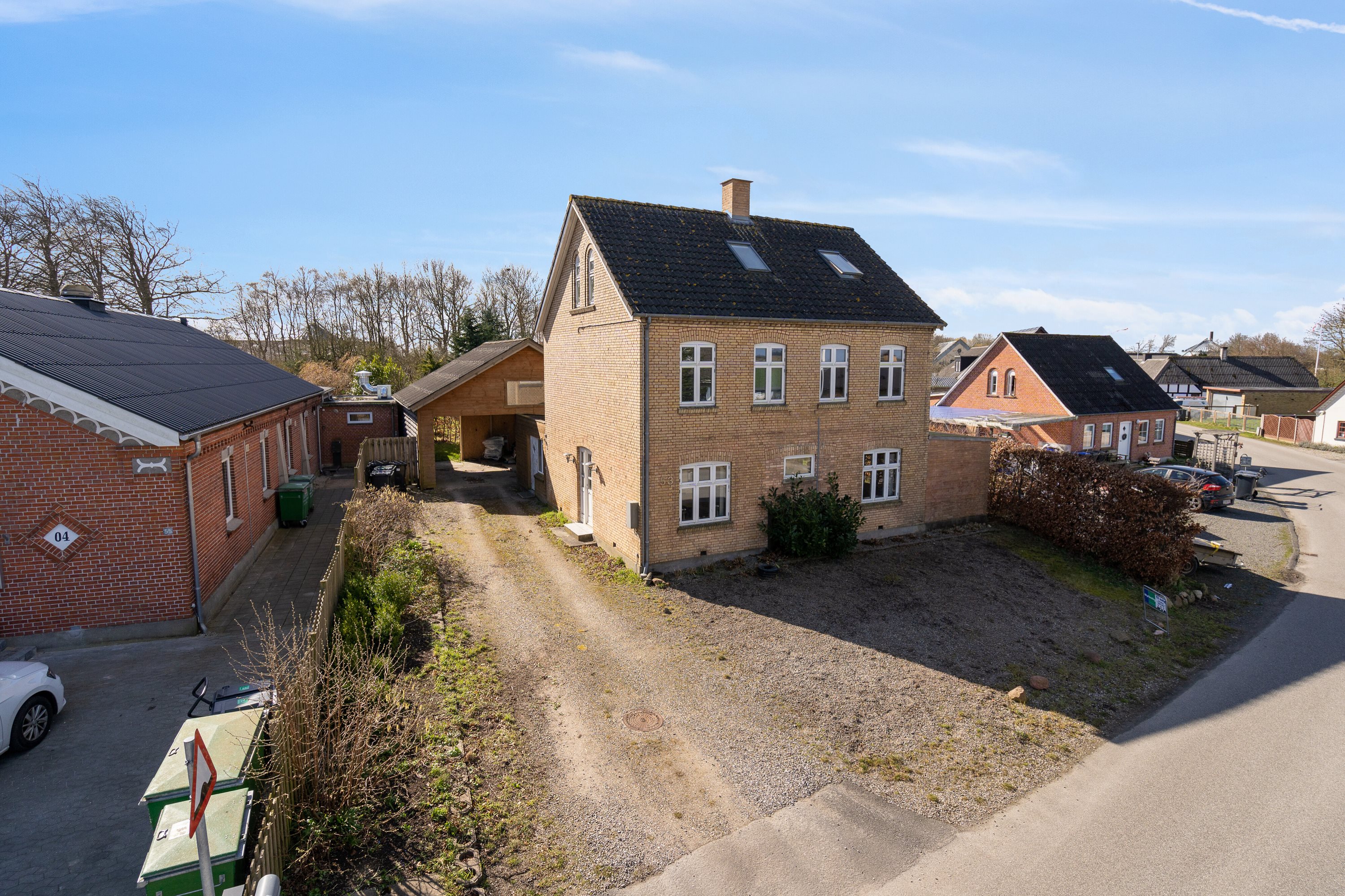 Fremhævet set fra vejen billede i fuldskærmstilstand. Billede af Lunde Bygade 53, Øster Lunde, 5450 Otterup