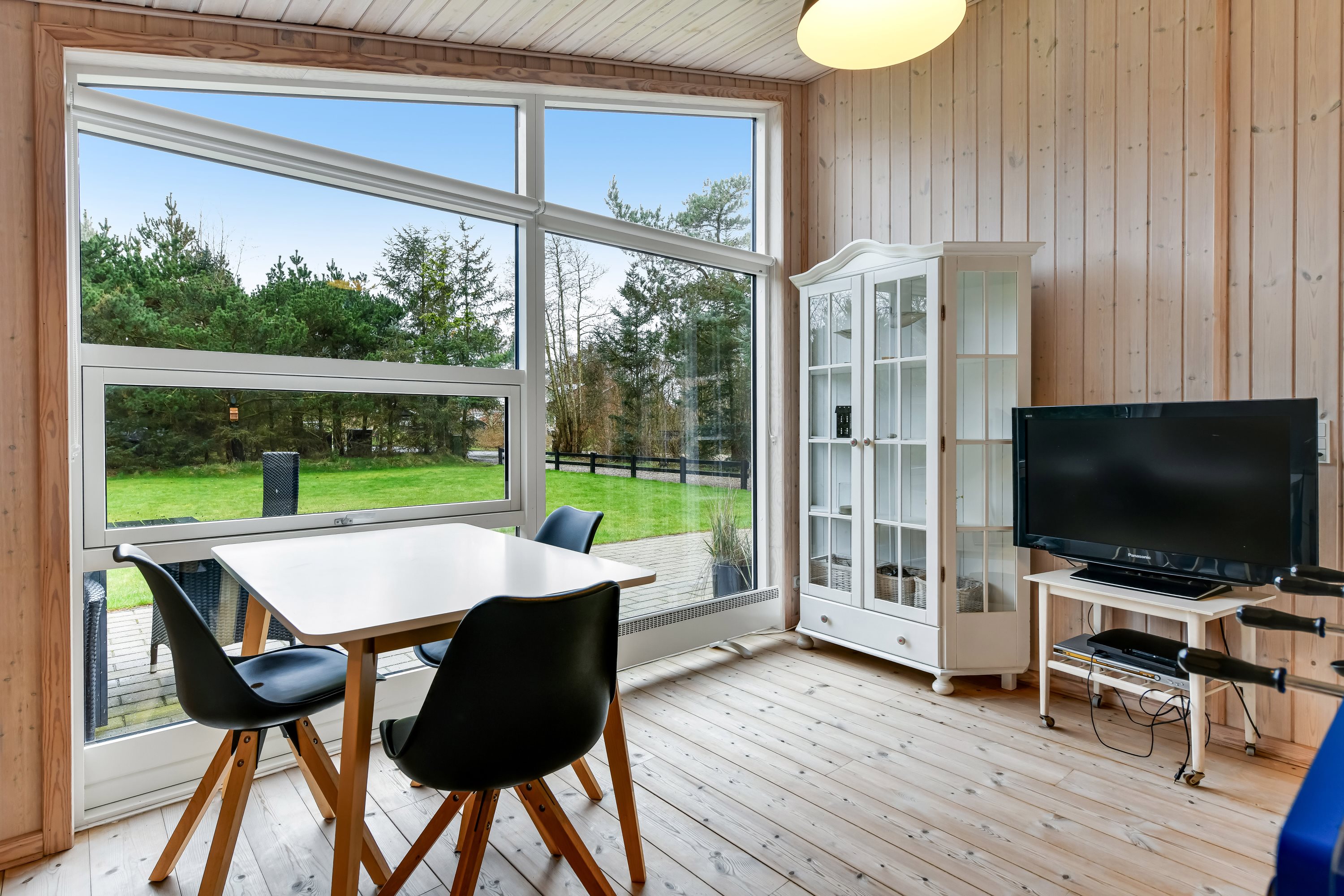 Fremhævet stue billede i fuldskærmstilstand. Billede af Grønnevænget 18, 6857 Blåvand