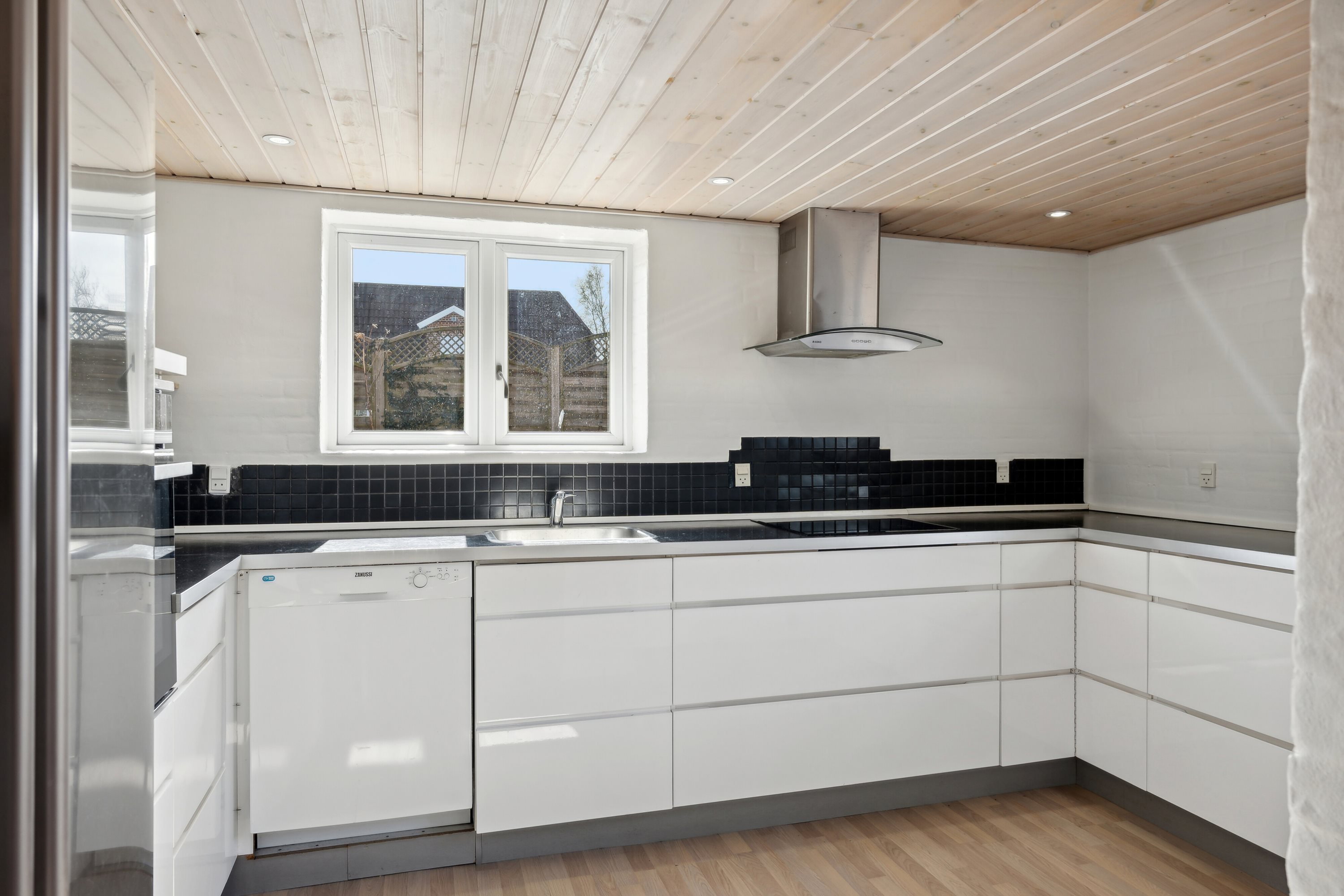 Fremhævet køkken billede i fuldskærmstilstand. Billede af Sportsvej 16, 8600 Silkeborg