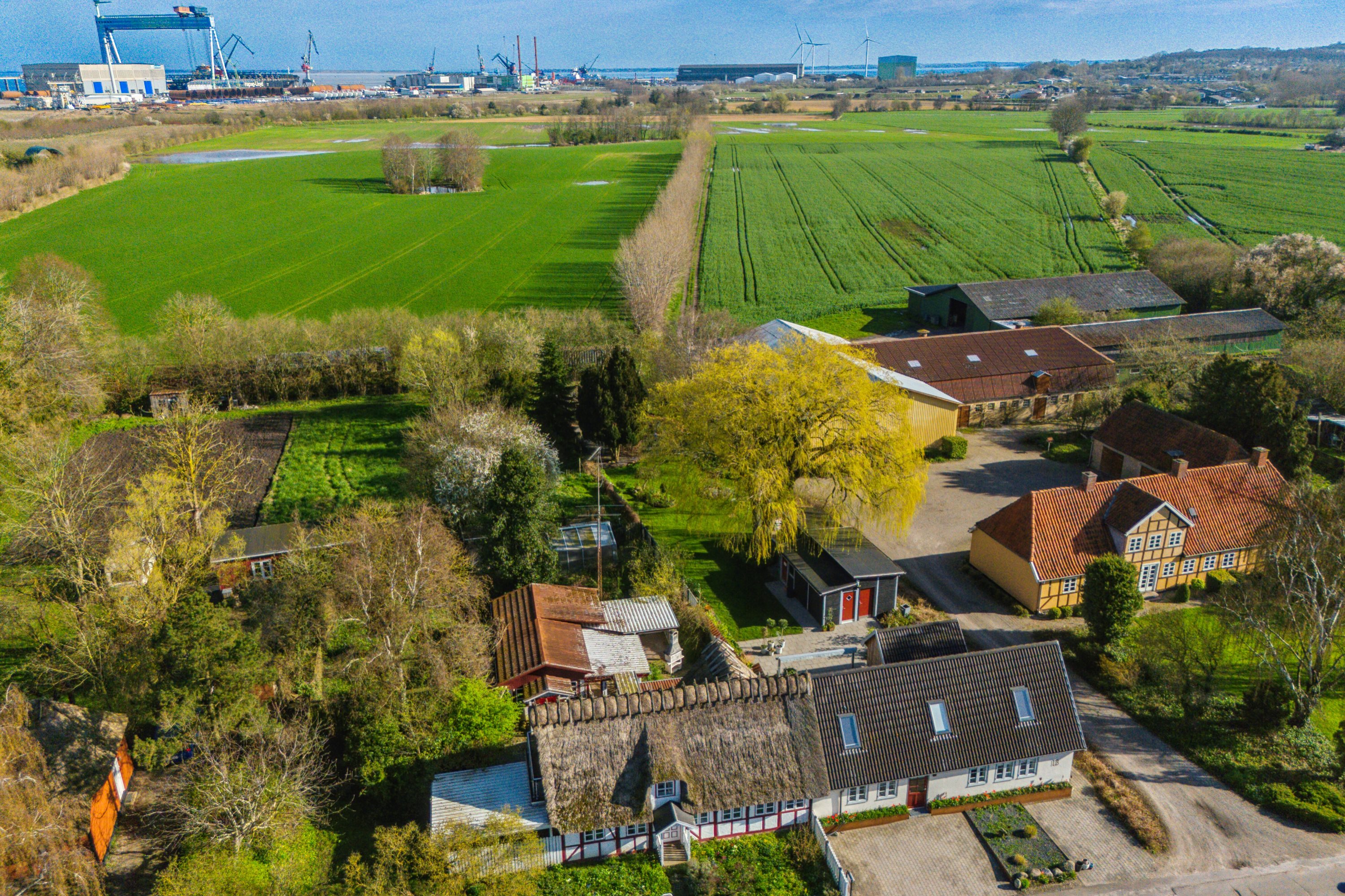 Fremhævet luftfoto billede i fuldskærmstilstand. Billede af Dræbyvej 11, 5330 Munkebo