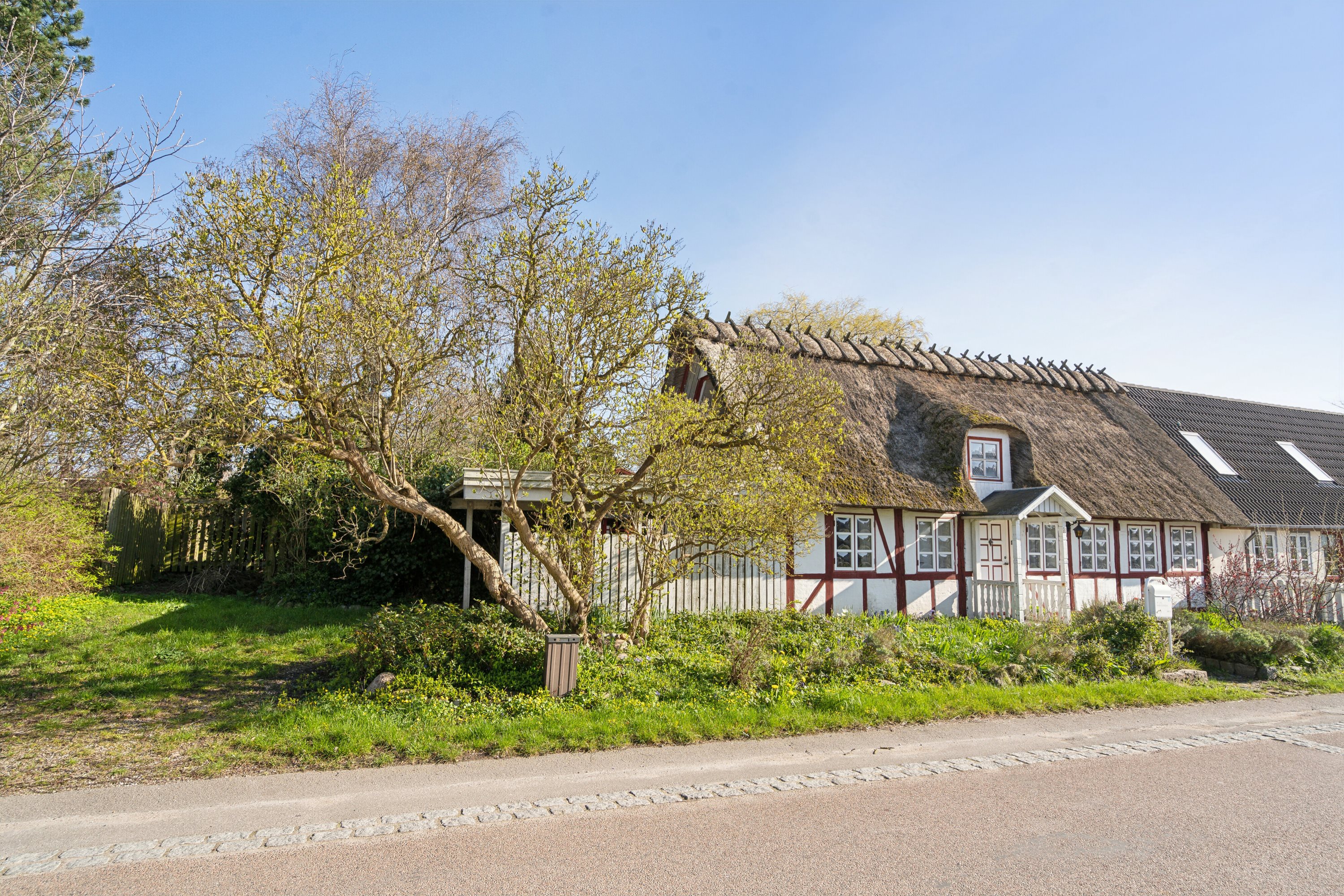 Fremhævet set fra vejen billede i fuldskærmstilstand. Billede af Dræbyvej 11, 5330 Munkebo