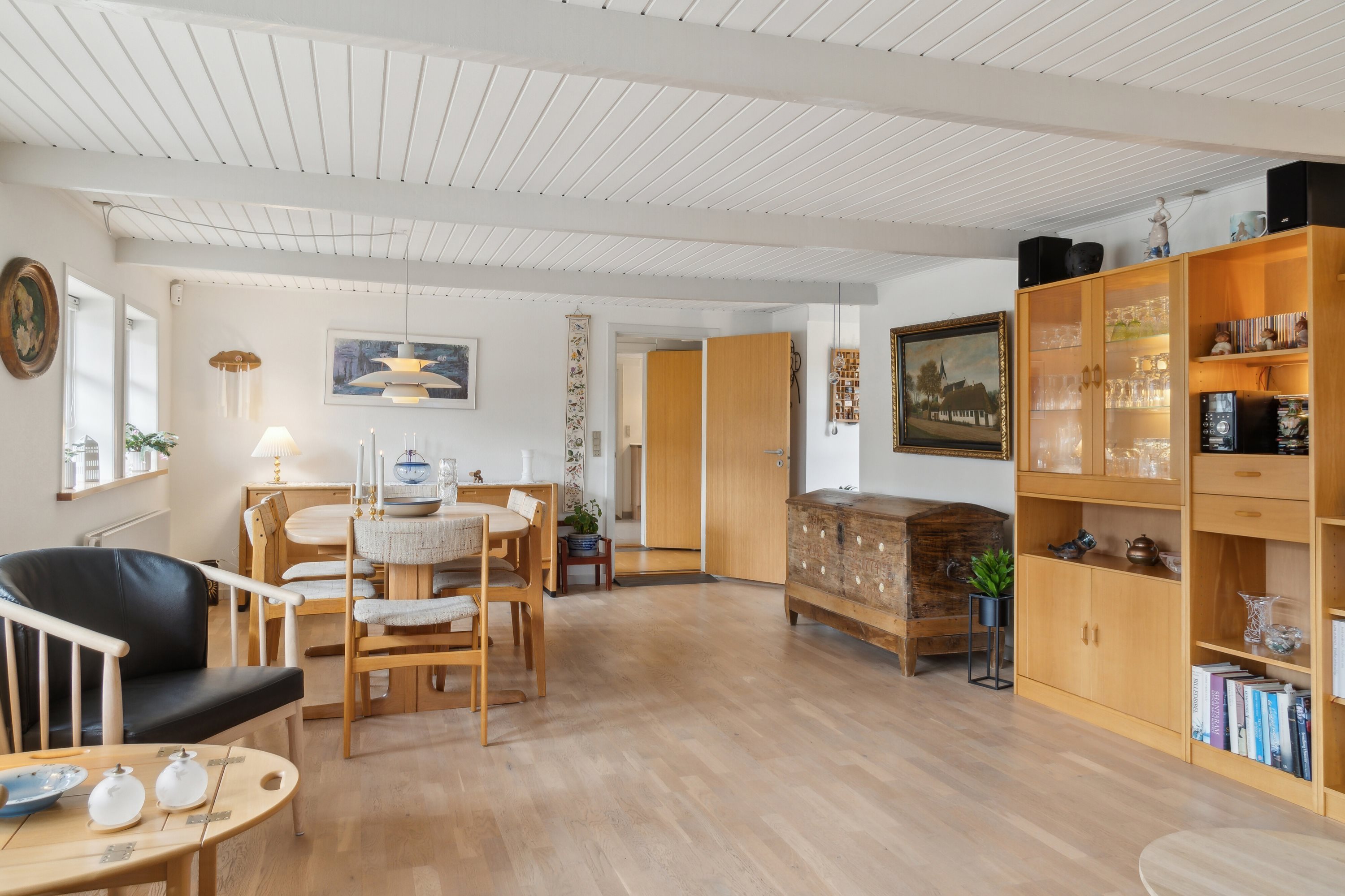 Fremhævet stue billede i fuldskærmstilstand. Billede af Lundevej 1, Lunde, 5771 Stenstrup