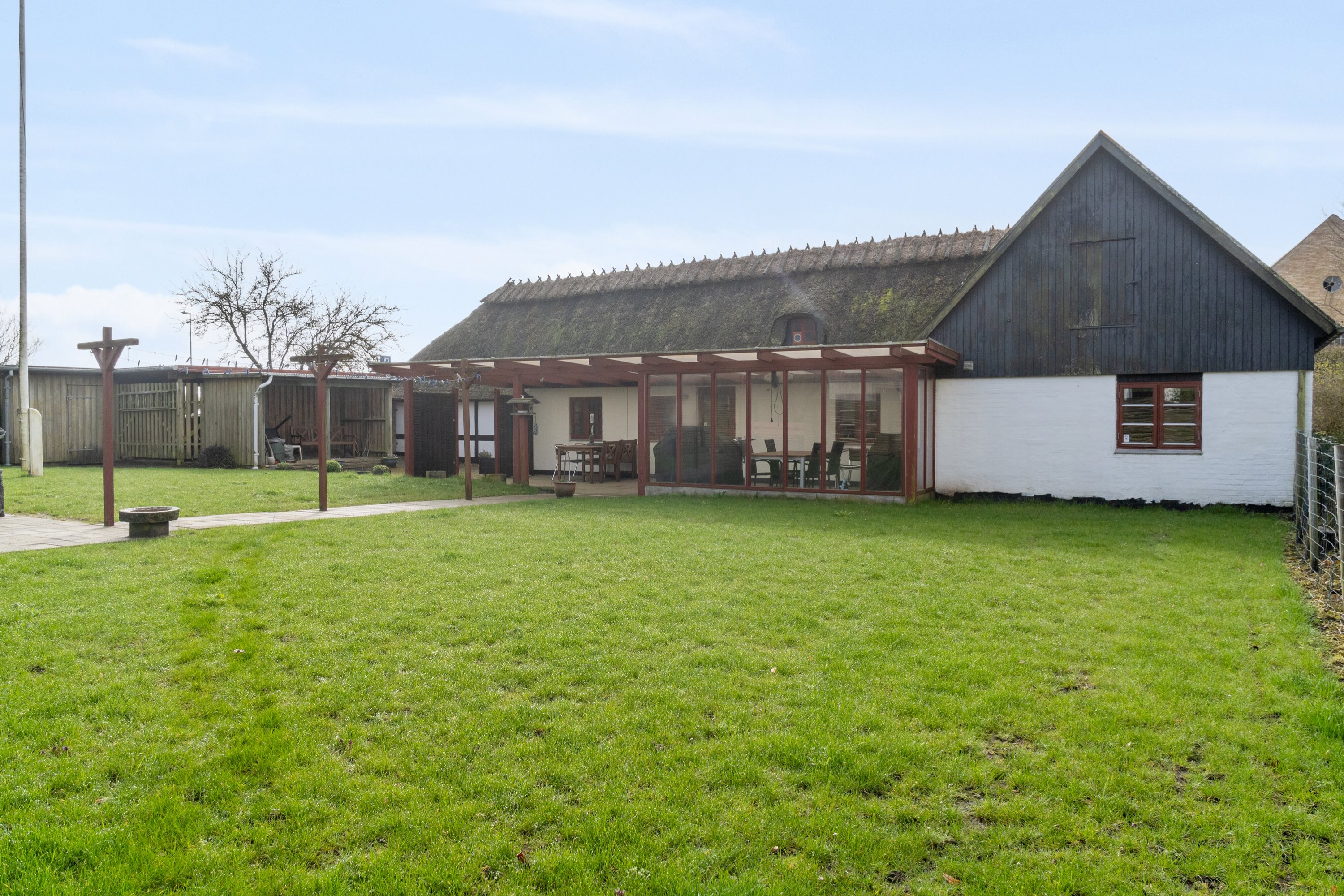 Fremhævet set fra haven billede i fuldskærmstilstand. Billede af Lundevej 1, Lunde, 5771 Stenstrup