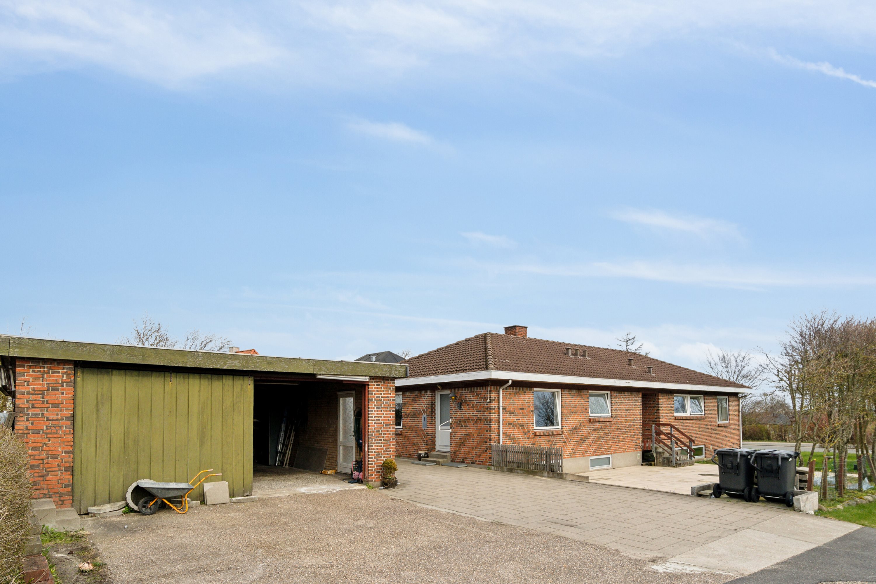 Fremhævet set fra vejen billede i fuldskærmstilstand. Billede af Skagensvej 87B, 9800 Hjørring