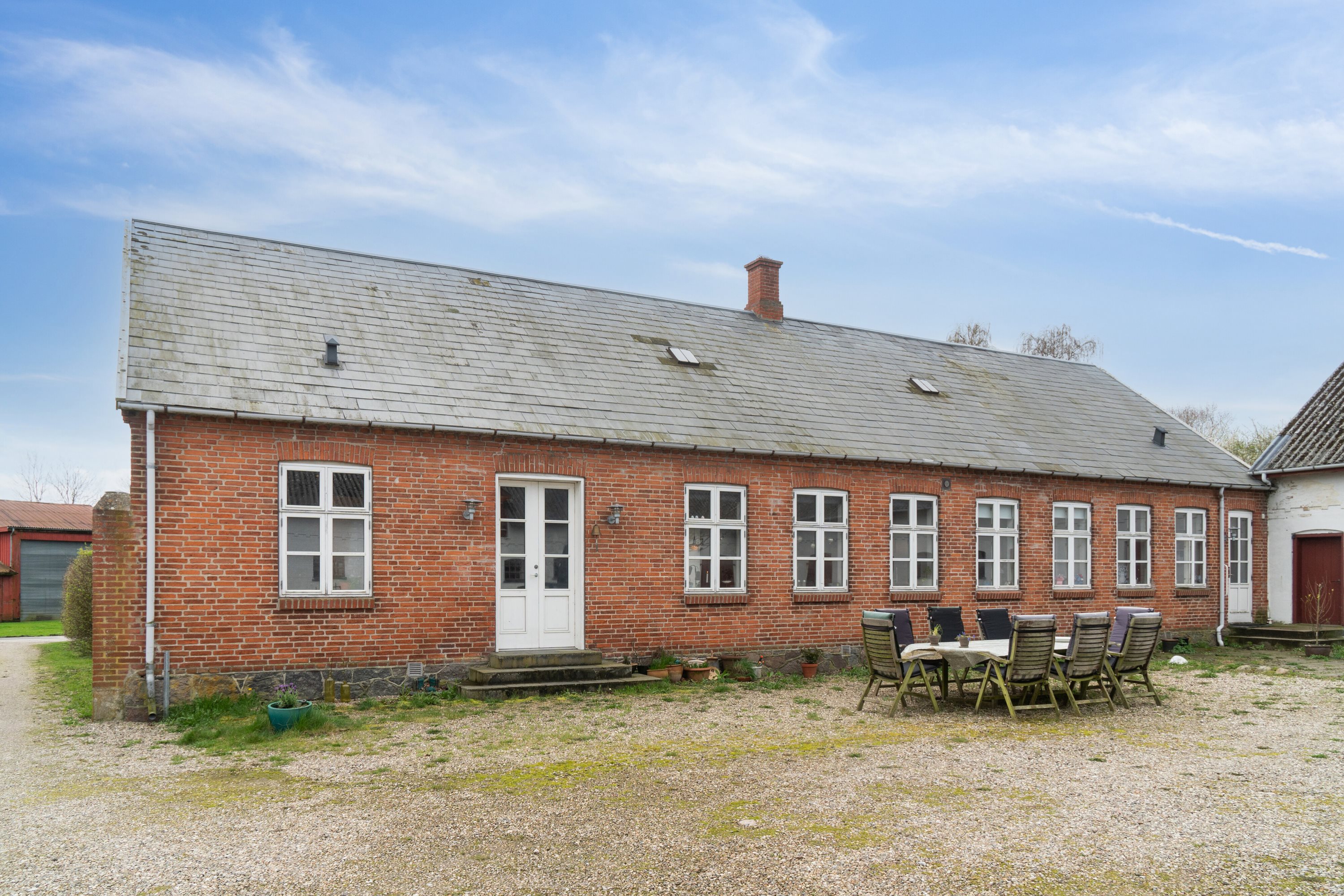 Fremhævet udendørs billede i fuldskærmstilstand. Billede af Køng Kirkevej 7a og 7b, 4750 Lundby