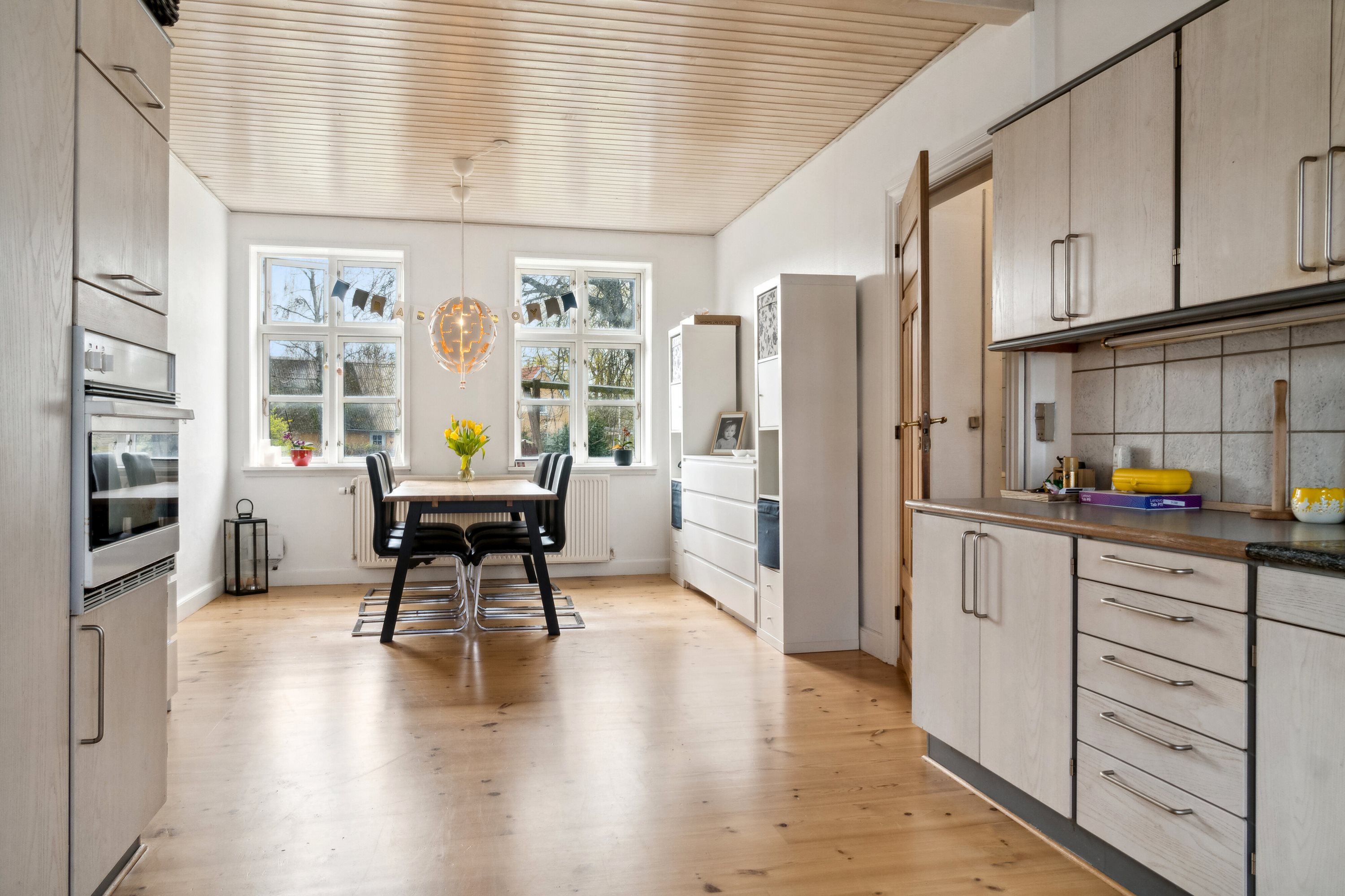 Fremhævet køkken billede i fuldskærmstilstand. Billede af Køng Kirkevej 7a og 7b, 4750 Lundby