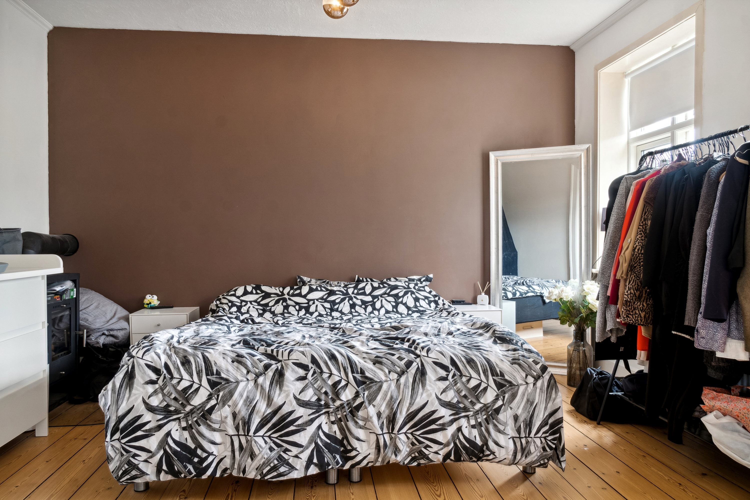 Fremhævet soveværelse billede i fuldskærmstilstand. Billede af Køng Kirkevej 7a og 7b, 4750 Lundby