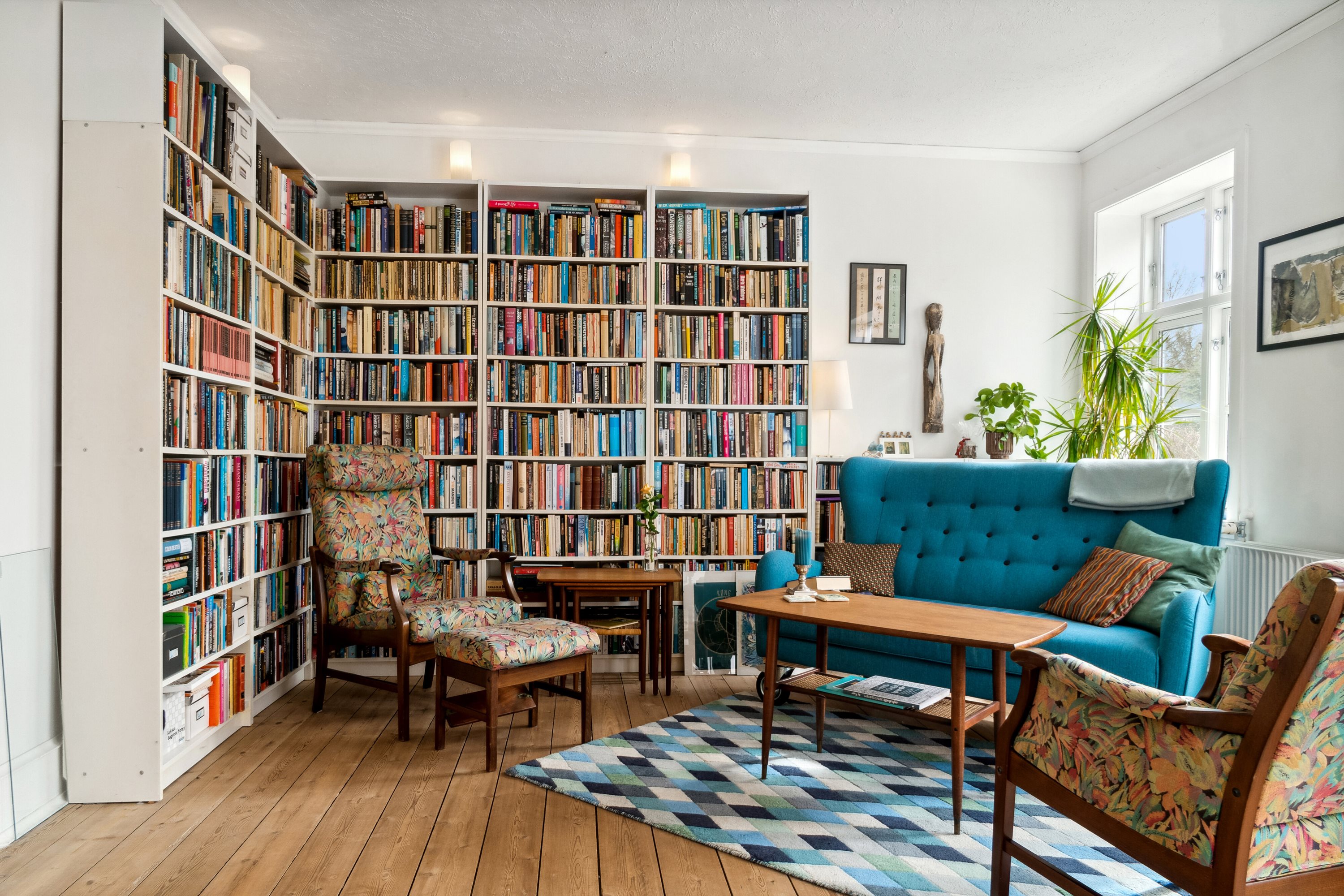 Fremhævet stue billede i fuldskærmstilstand. Billede af Køng Kirkevej 7a og 7b, 4750 Lundby