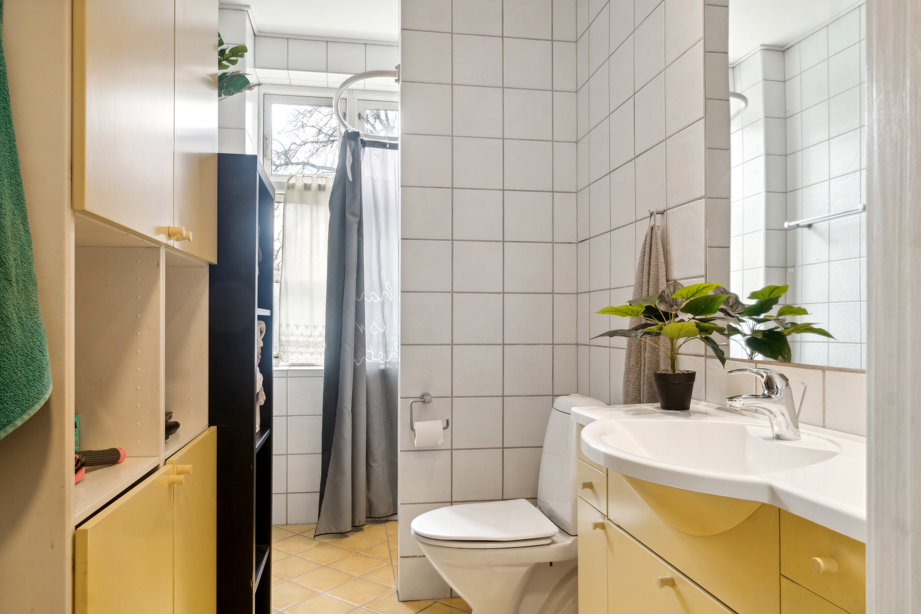 Fremhævet badeværelse billede i fuldskærmstilstand. Billede af Køng Kirkevej 7a og 7b, 4750 Lundby