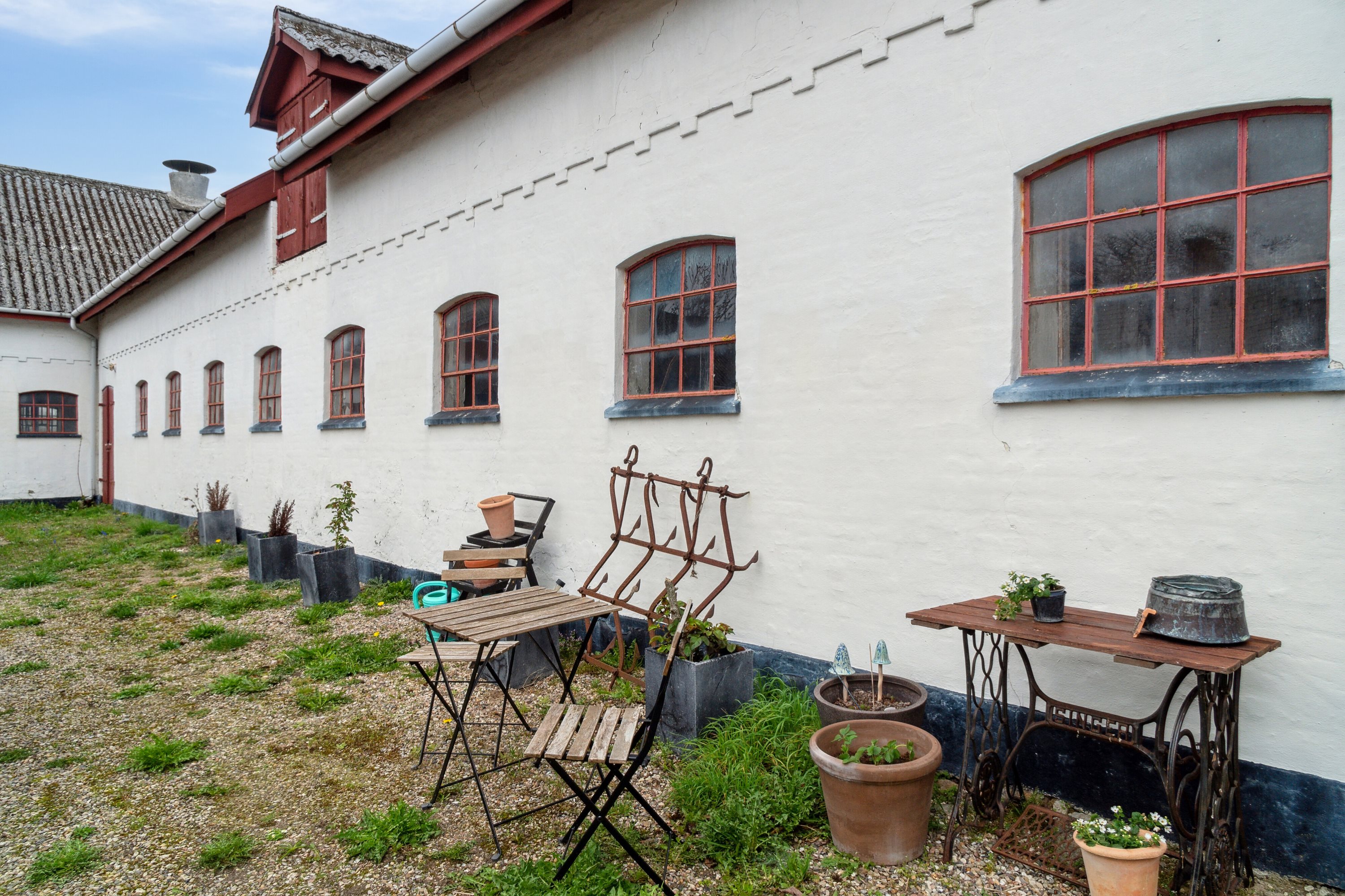 Fremhævet terrasse billede i fuldskærmstilstand. Billede af Køng Kirkevej 7a og 7b, 4750 Lundby
