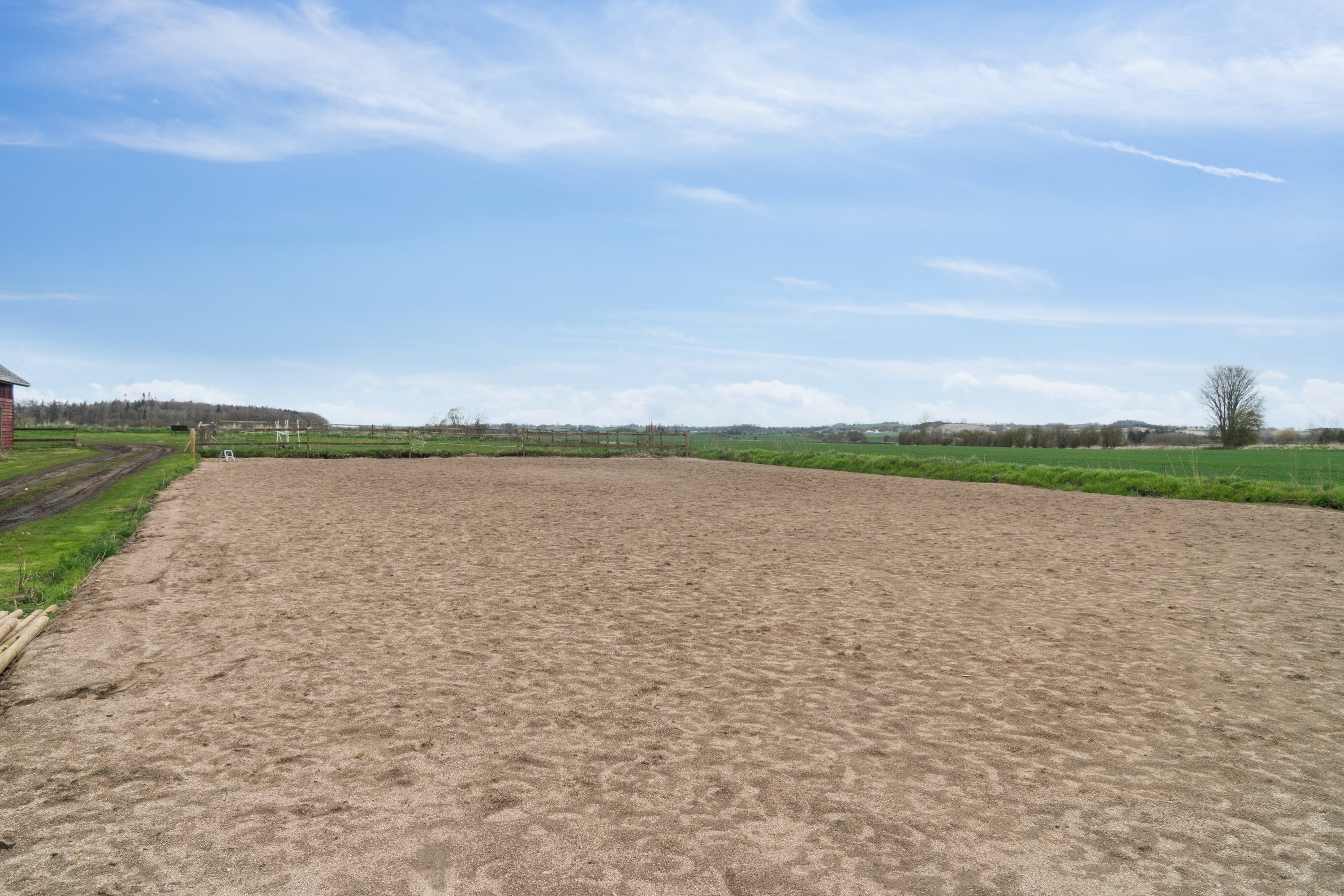 Fremhævet udendørs billede i fuldskærmstilstand. Billede af Køng Kirkevej 7a og 7b, 4750 Lundby