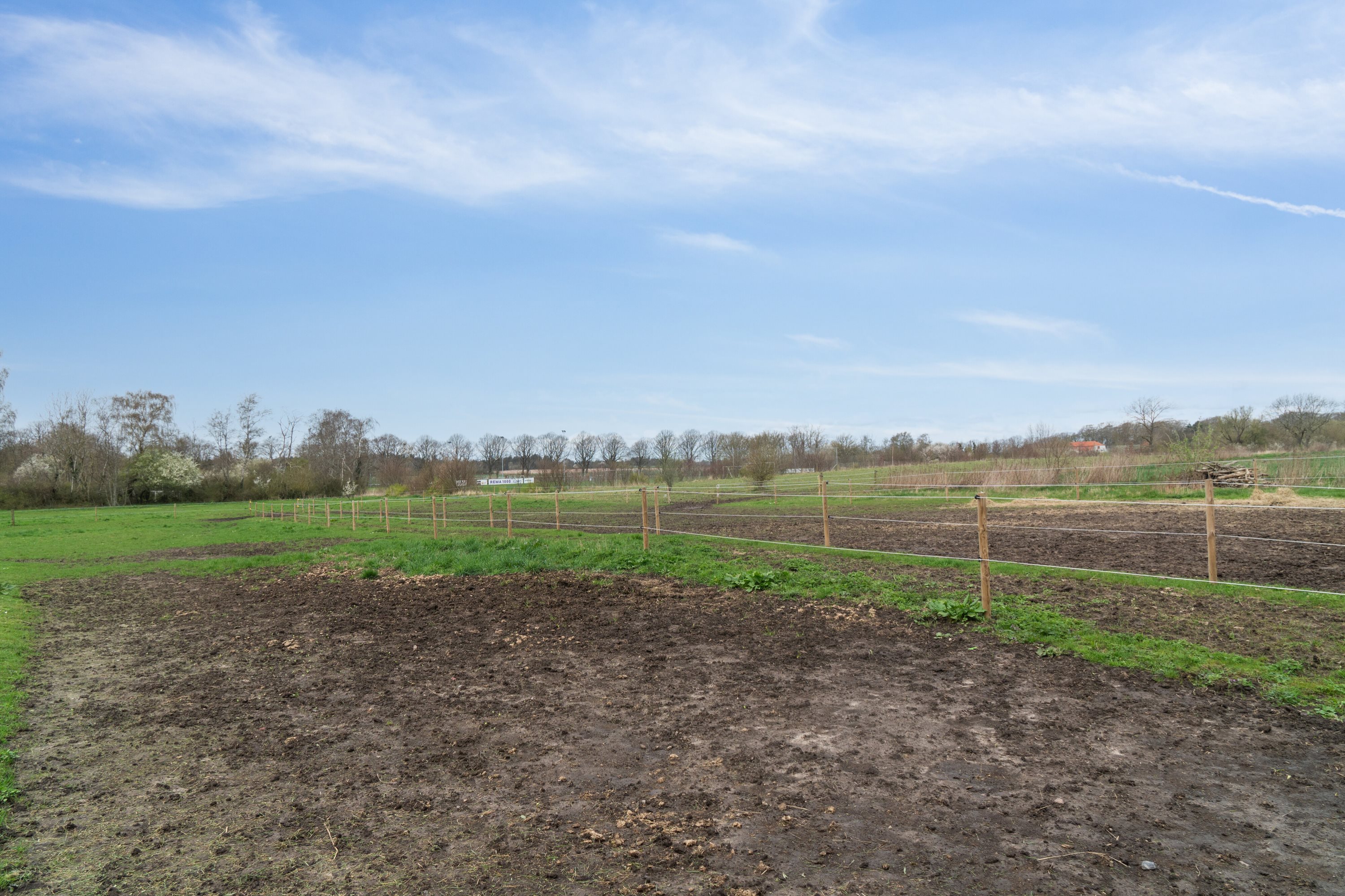 Fremhævet udendørs billede i fuldskærmstilstand. Billede af Køng Kirkevej 7a og 7b, 4750 Lundby