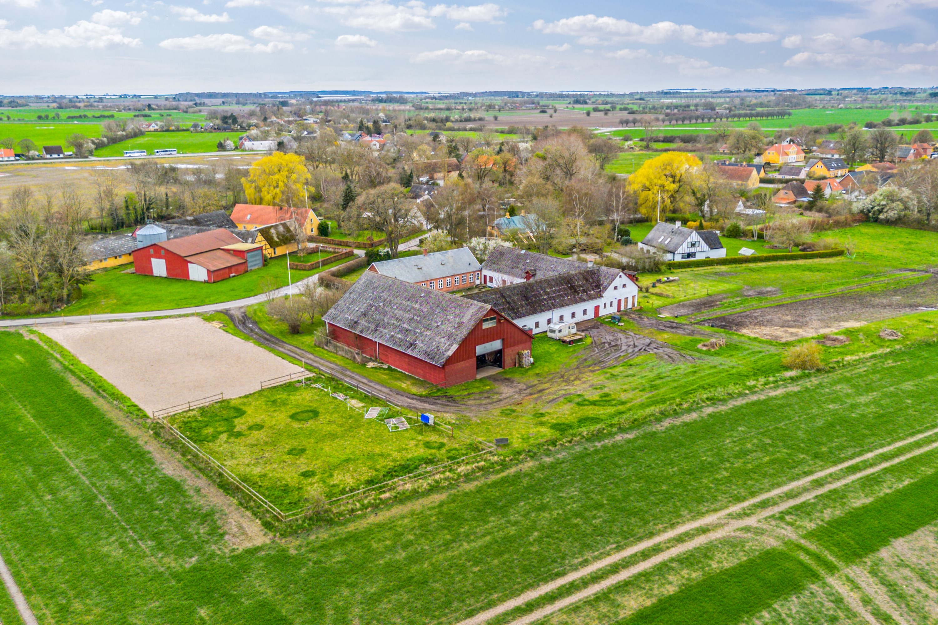 Fremhævet luftfoto billede i fuldskærmstilstand. Billede af Køng Kirkevej 7a og 7b, 4750 Lundby