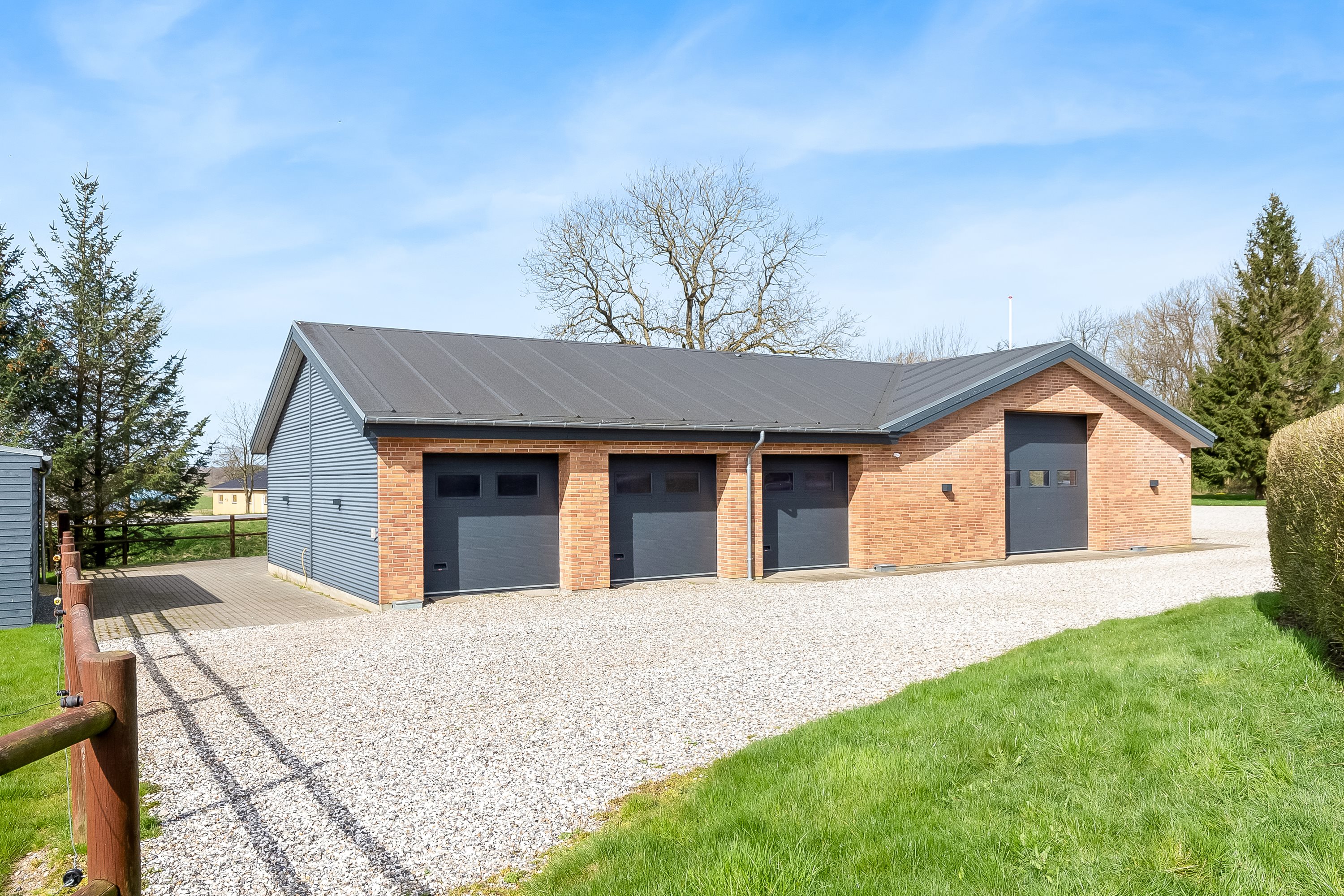 Fremhævet erhverv billede i fuldskærmstilstand. Billede af Koldingvej 623, Tiufkær, 7100 Vejle