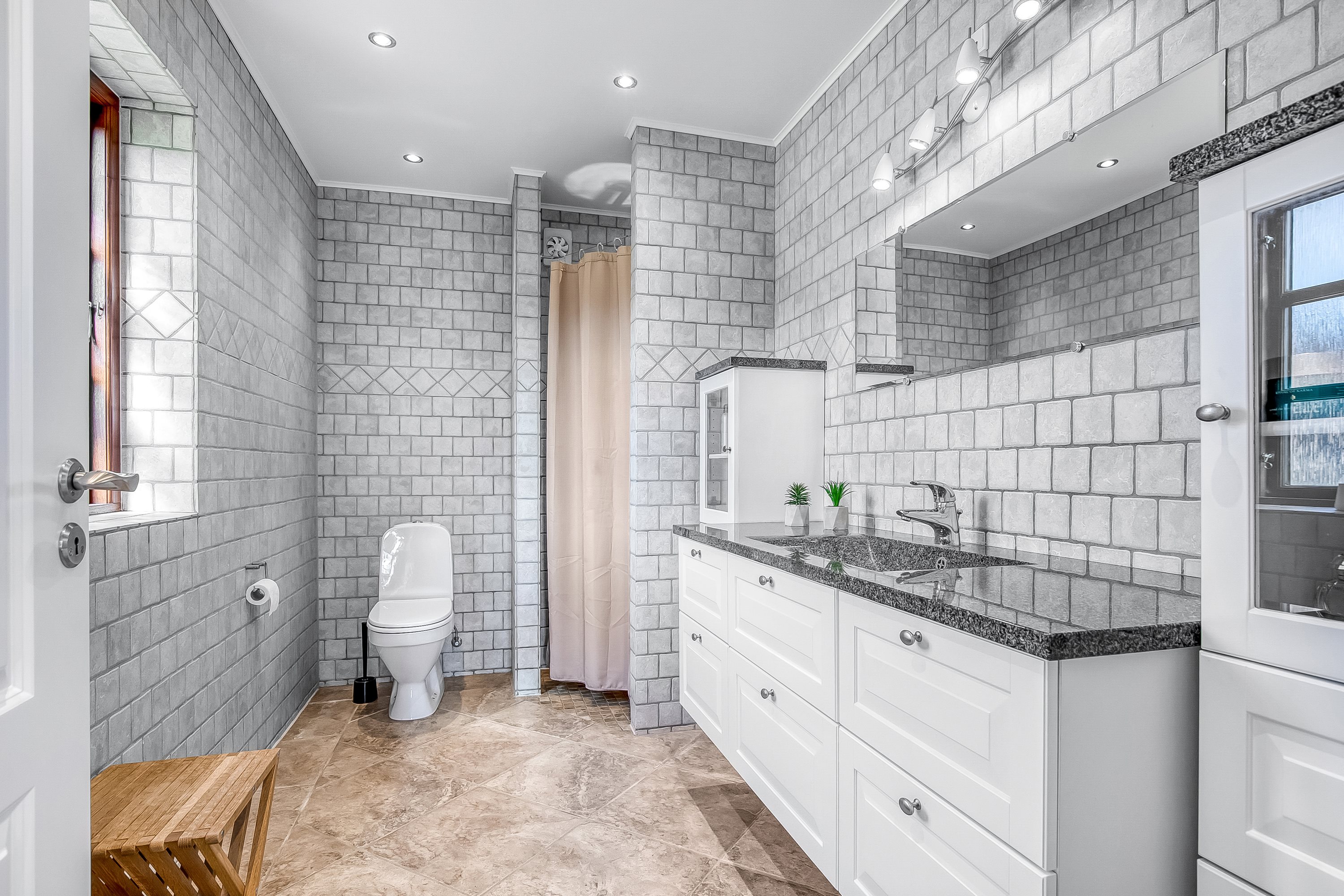 Fremhævet badeværelse billede i fuldskærmstilstand. Billede af Koldingvej 623, Tiufkær, 7100 Vejle