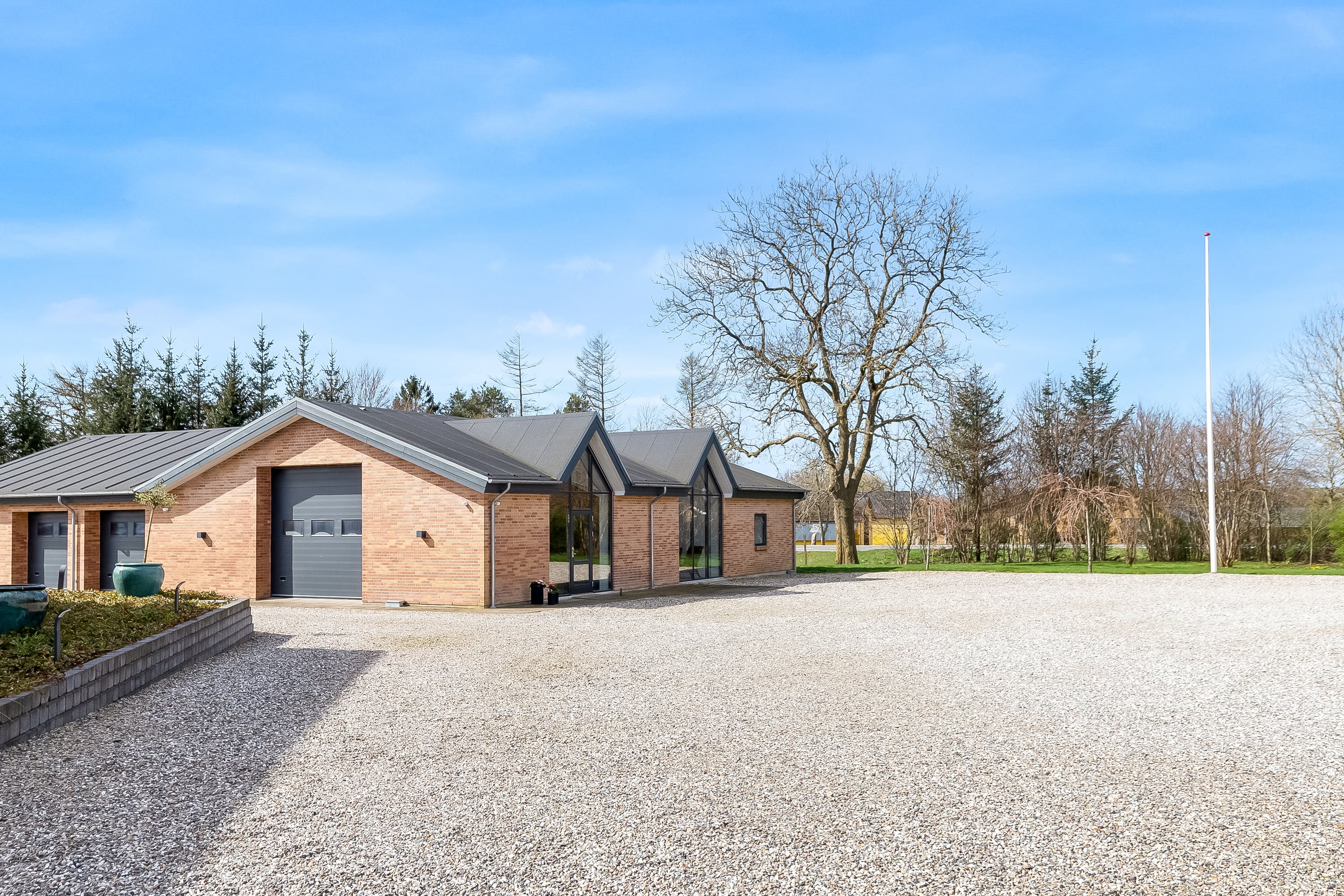 Fremhævet gårdsplads billede i fuldskærmstilstand. Billede af Koldingvej 623, Tiufkær, 7100 Vejle