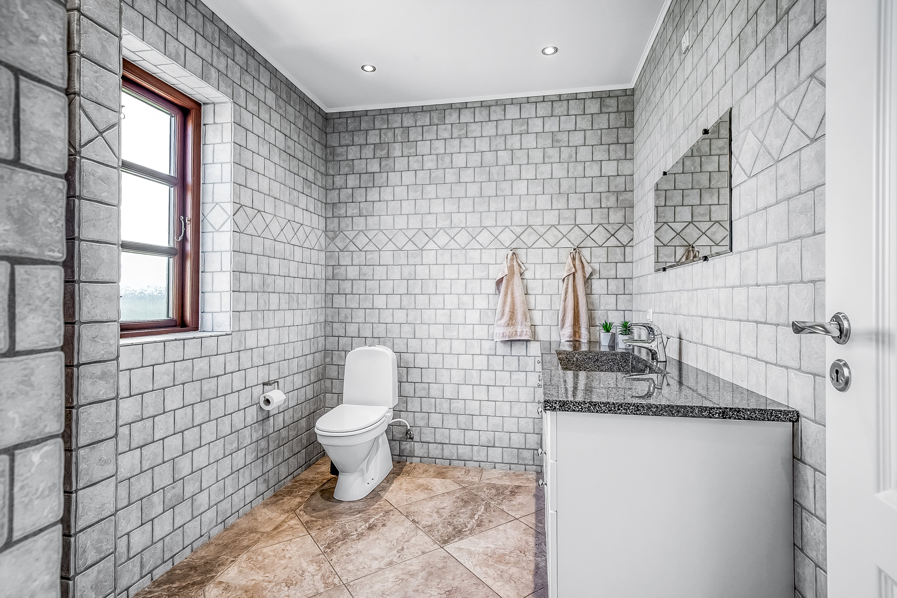 Fremhævet badeværelse billede i fuldskærmstilstand. Billede af Koldingvej 623, Tiufkær, 7100 Vejle