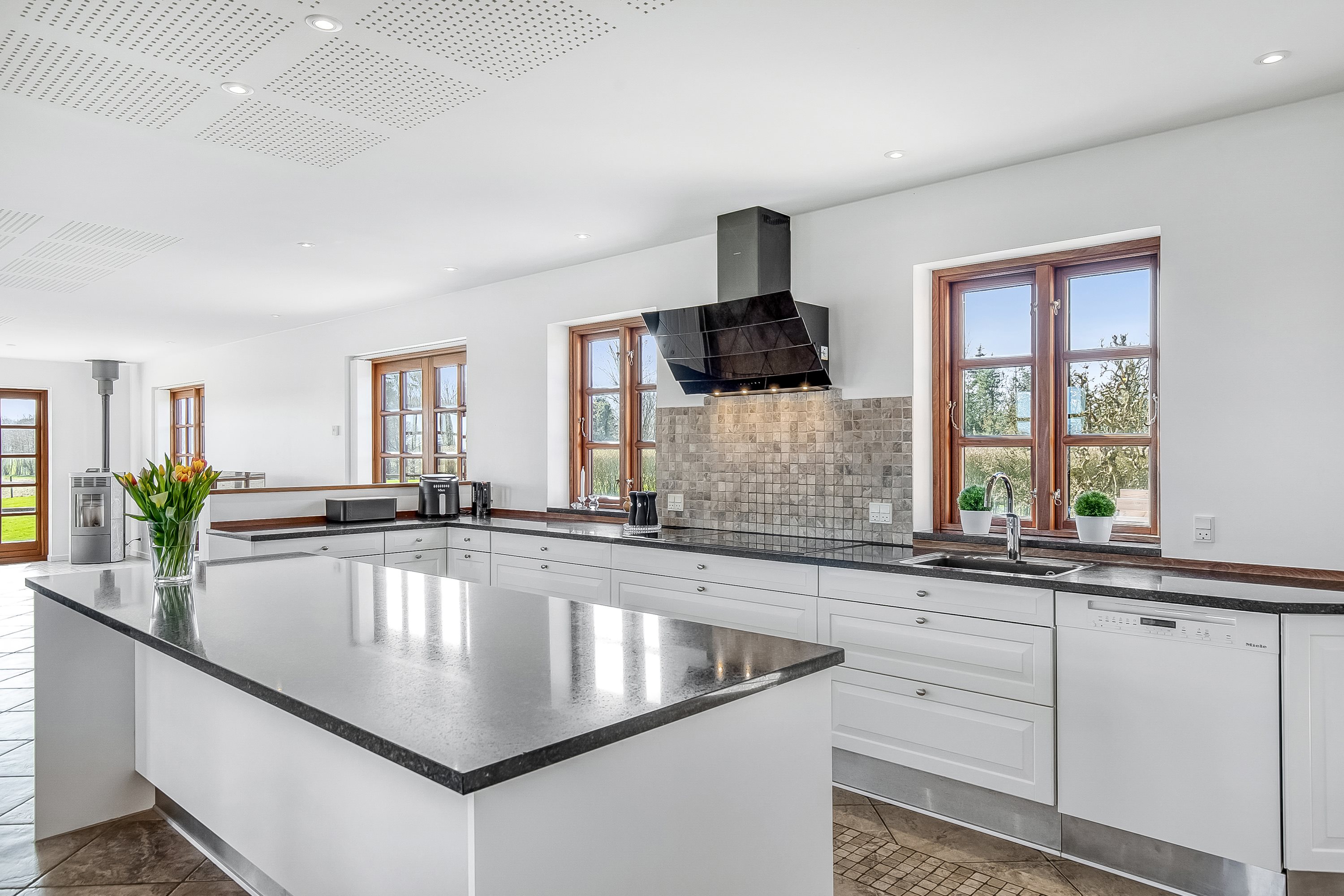 Fremhævet køkken/alrum billede i fuldskærmstilstand. Billede af Koldingvej 623, Tiufkær, 7100 Vejle