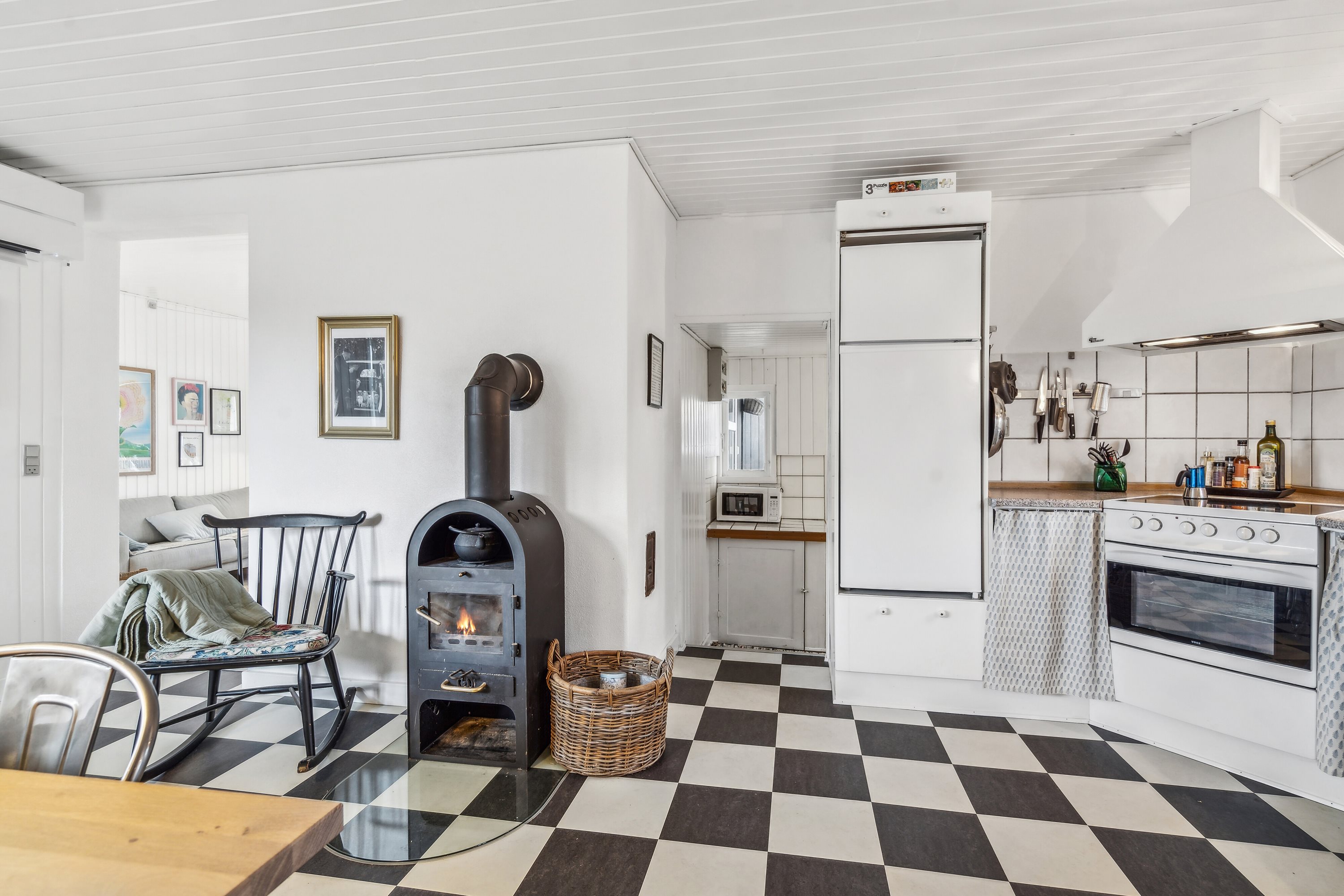 Fremhævet køkken billede i fuldskærmstilstand. Billede af Lærkevænget 2, Hasmark Strand, 5450 Otterup