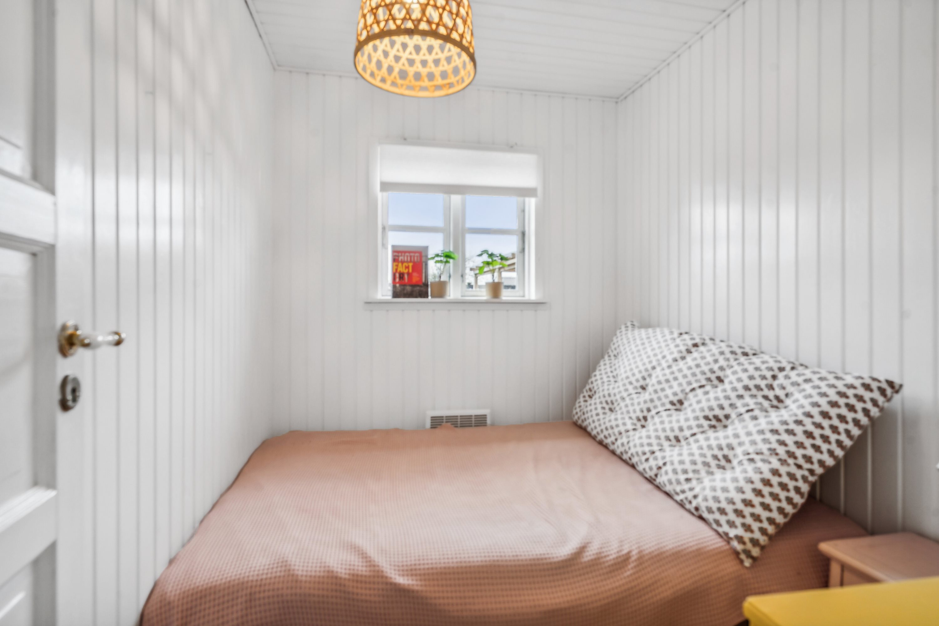 Fremhævet soveværelse billede i fuldskærmstilstand. Billede af Lærkevænget 2, Hasmark Strand, 5450 Otterup