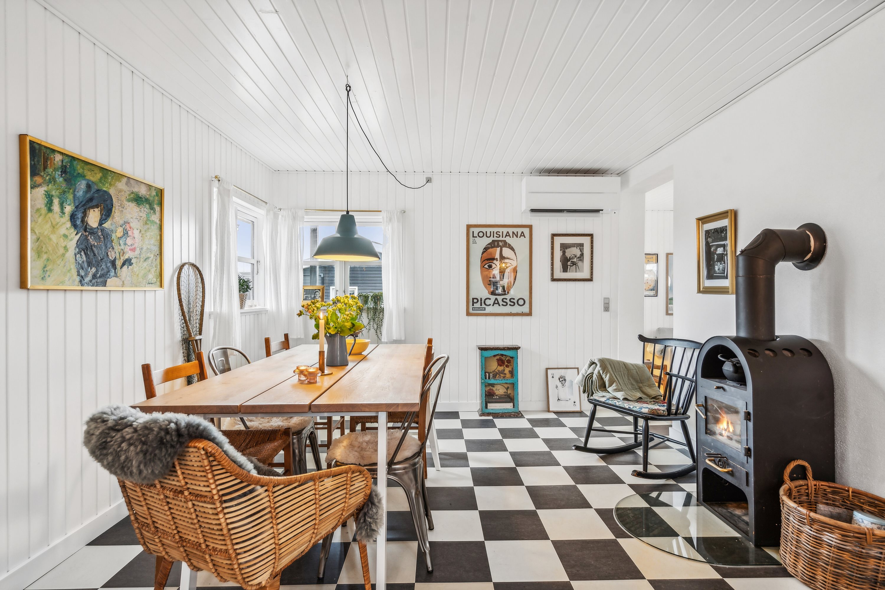 Fremhævet spisestue billede i fuldskærmstilstand. Billede af Lærkevænget 2, Hasmark Strand, 5450 Otterup