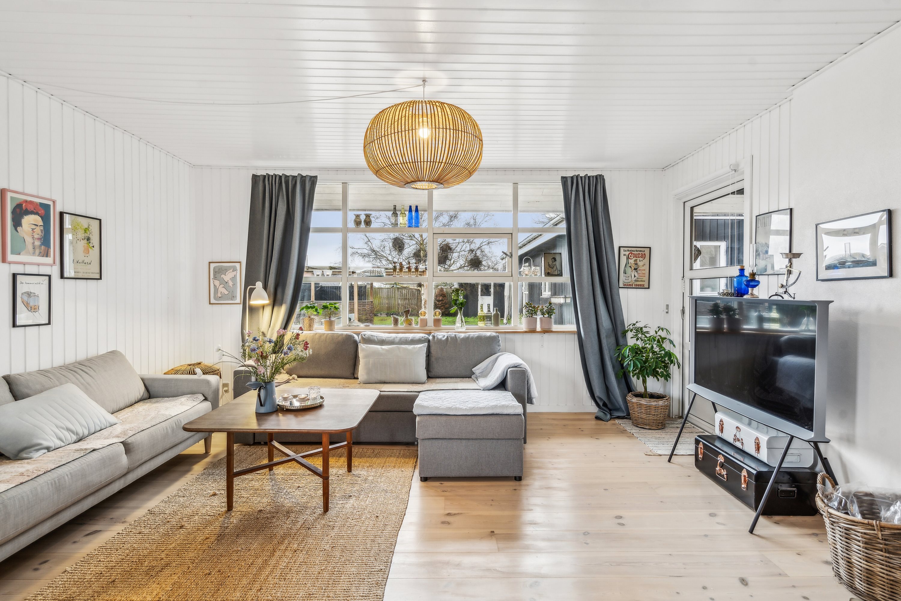 Fremhævet stue billede i fuldskærmstilstand. Billede af Lærkevænget 2, Hasmark Strand, 5450 Otterup