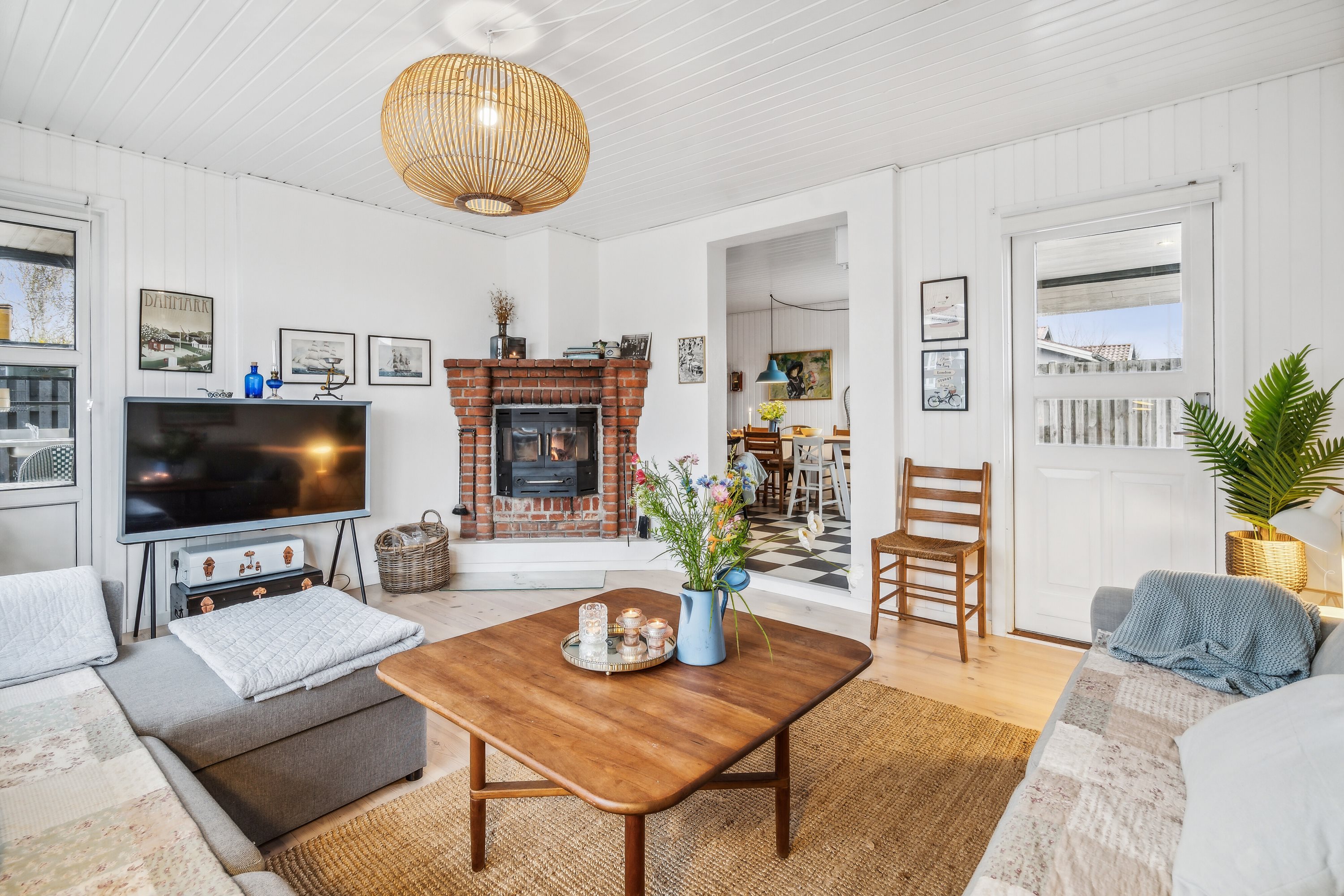 Fremhævet stue billede i fuldskærmstilstand. Billede af Lærkevænget 2, Hasmark Strand, 5450 Otterup